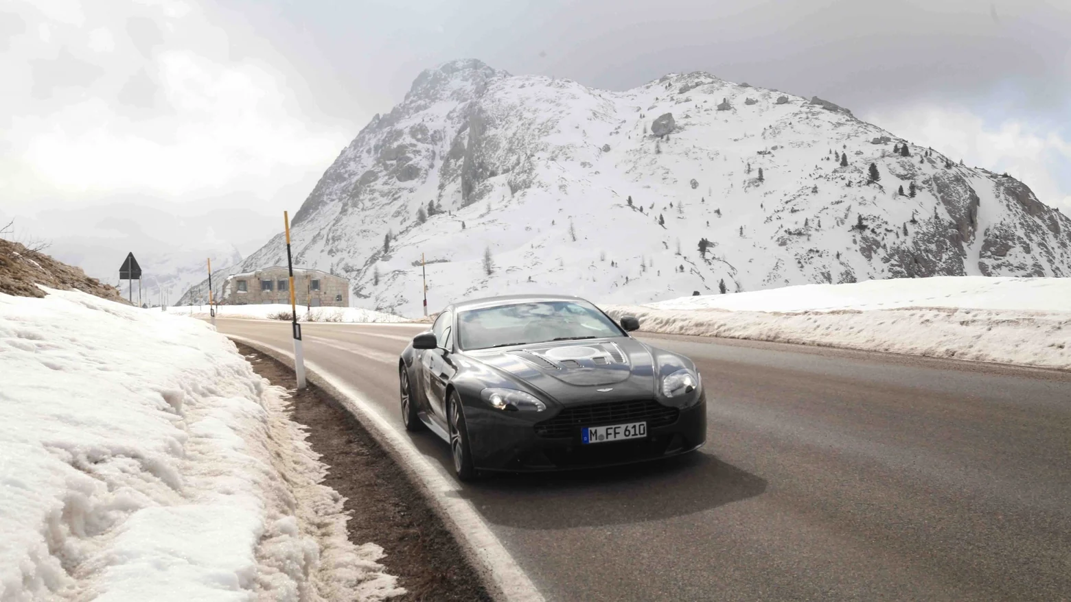WinteRace, lo spettacolo delle auto storiche su e giù per le Dolomiti