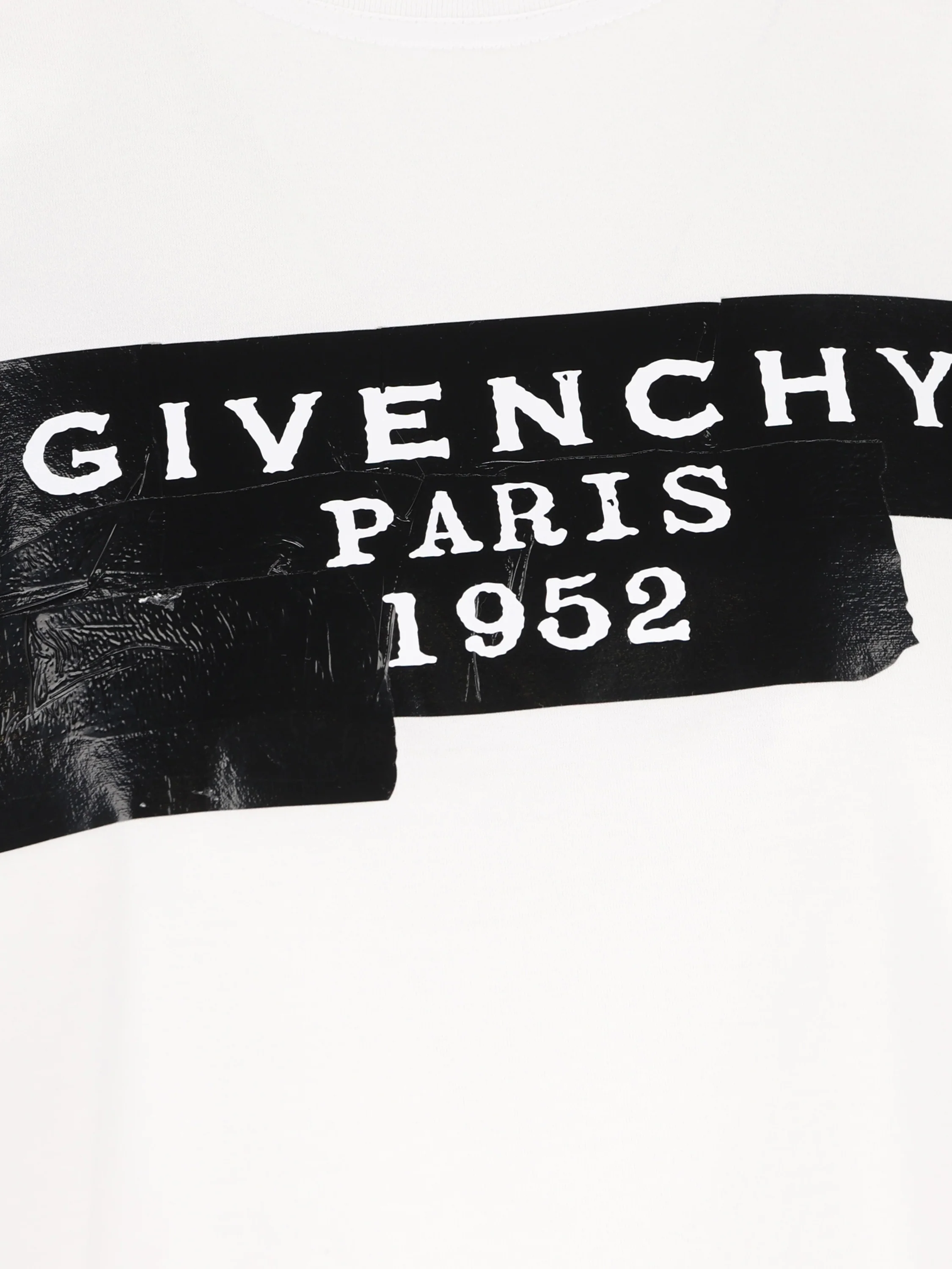 T-Shirt realizzata in cotone. BW70FJP78U 100 GIVENCHY 