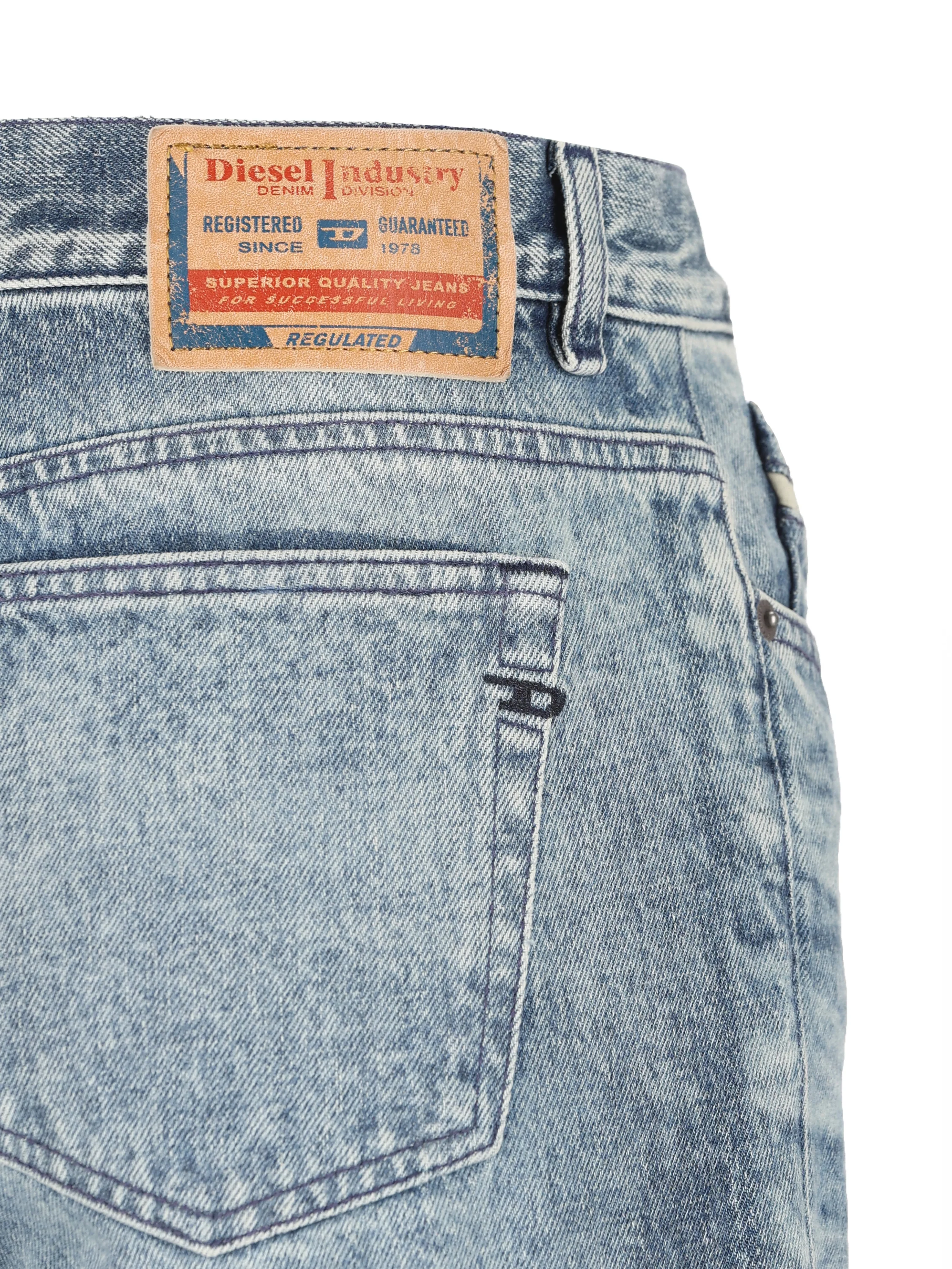 Jeans realizzato in cotone. A21499 007DA01 DIESEL 