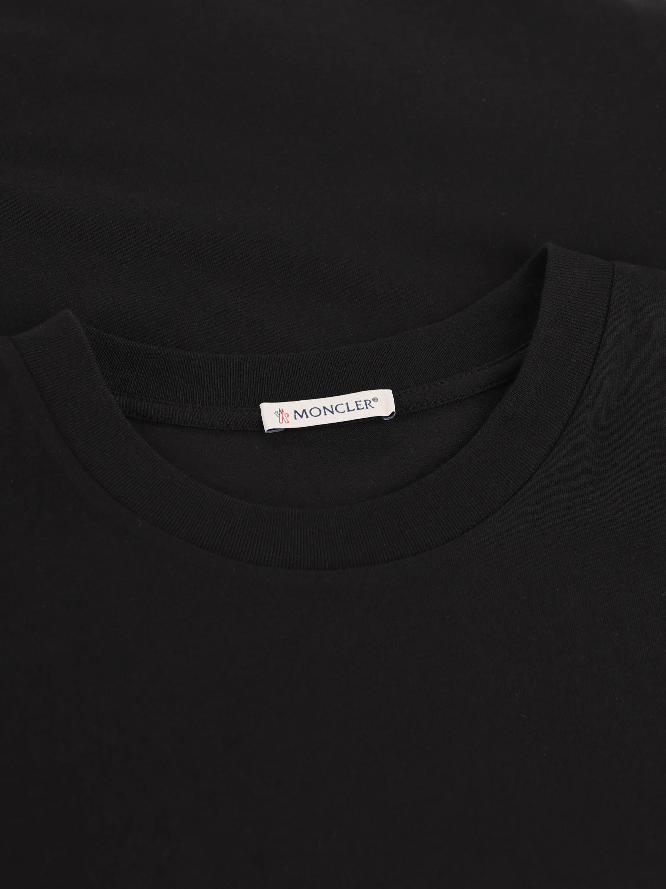 T-Shirt realizzata in cotone. W8C00029 89AUO999 MONCLER 