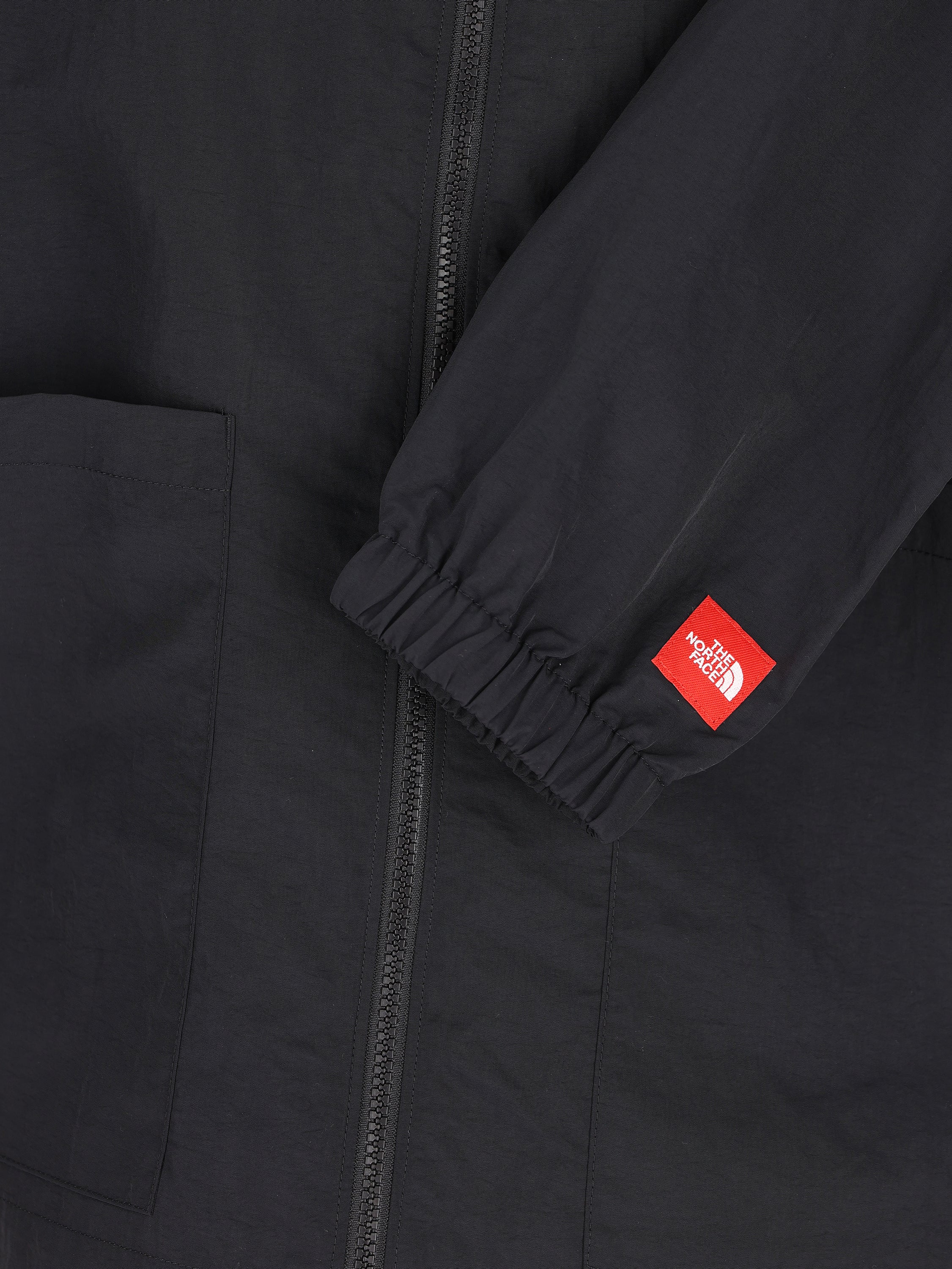 Giacca a camicia realizzata in nylon. NF0A8FHC JK31 THE NORTH FACE