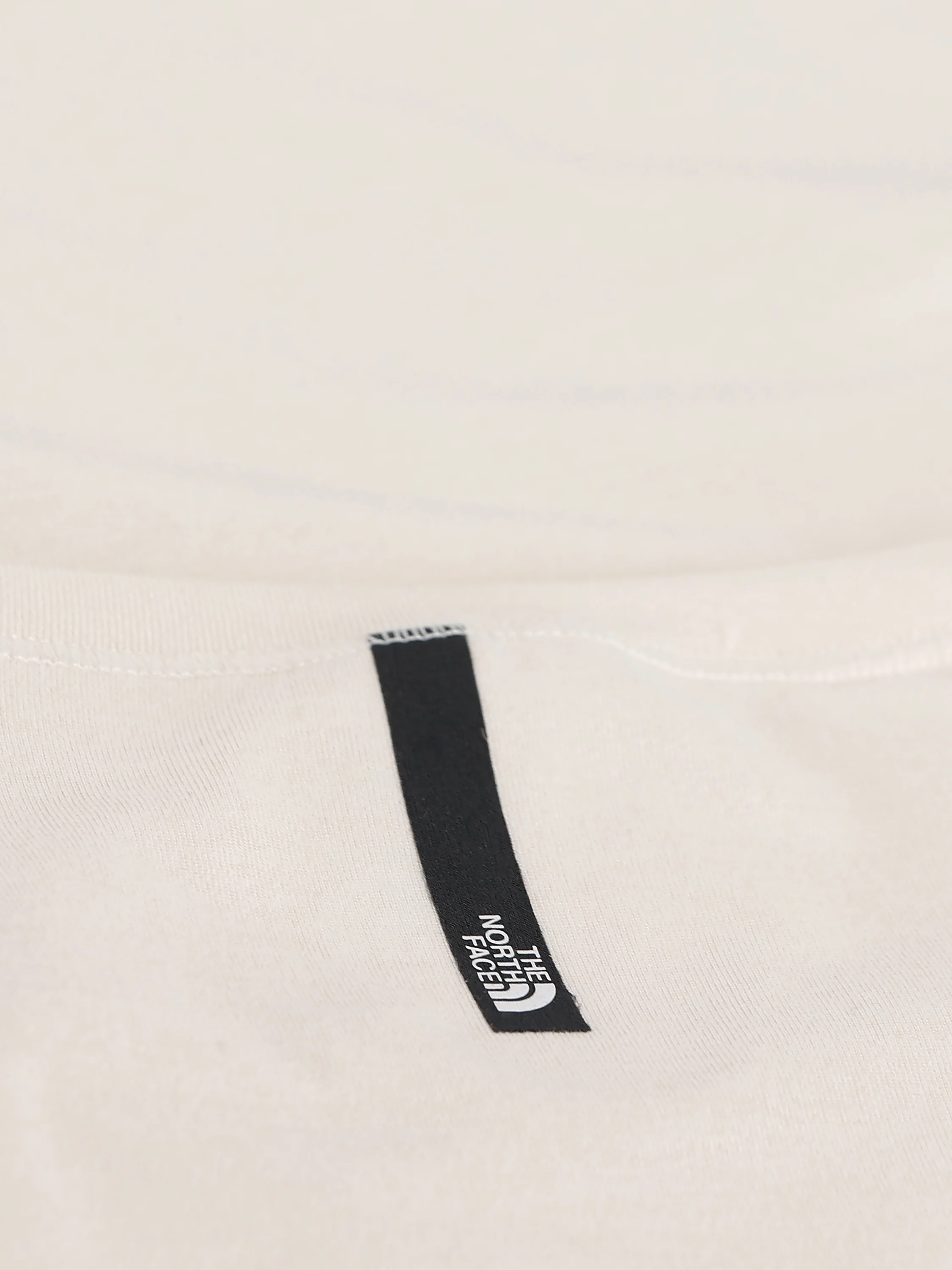 T-shirt realizzata in poliestere. NF0A8GXW QNI1 THE NORTH FACE 