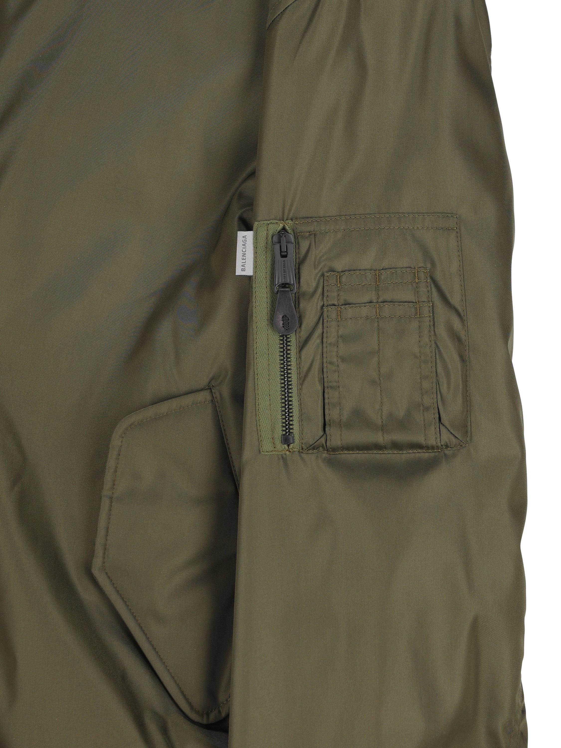 Bomber realizzato in tessuto tecnico. A001YL TUO212840 BALENCIAGA 