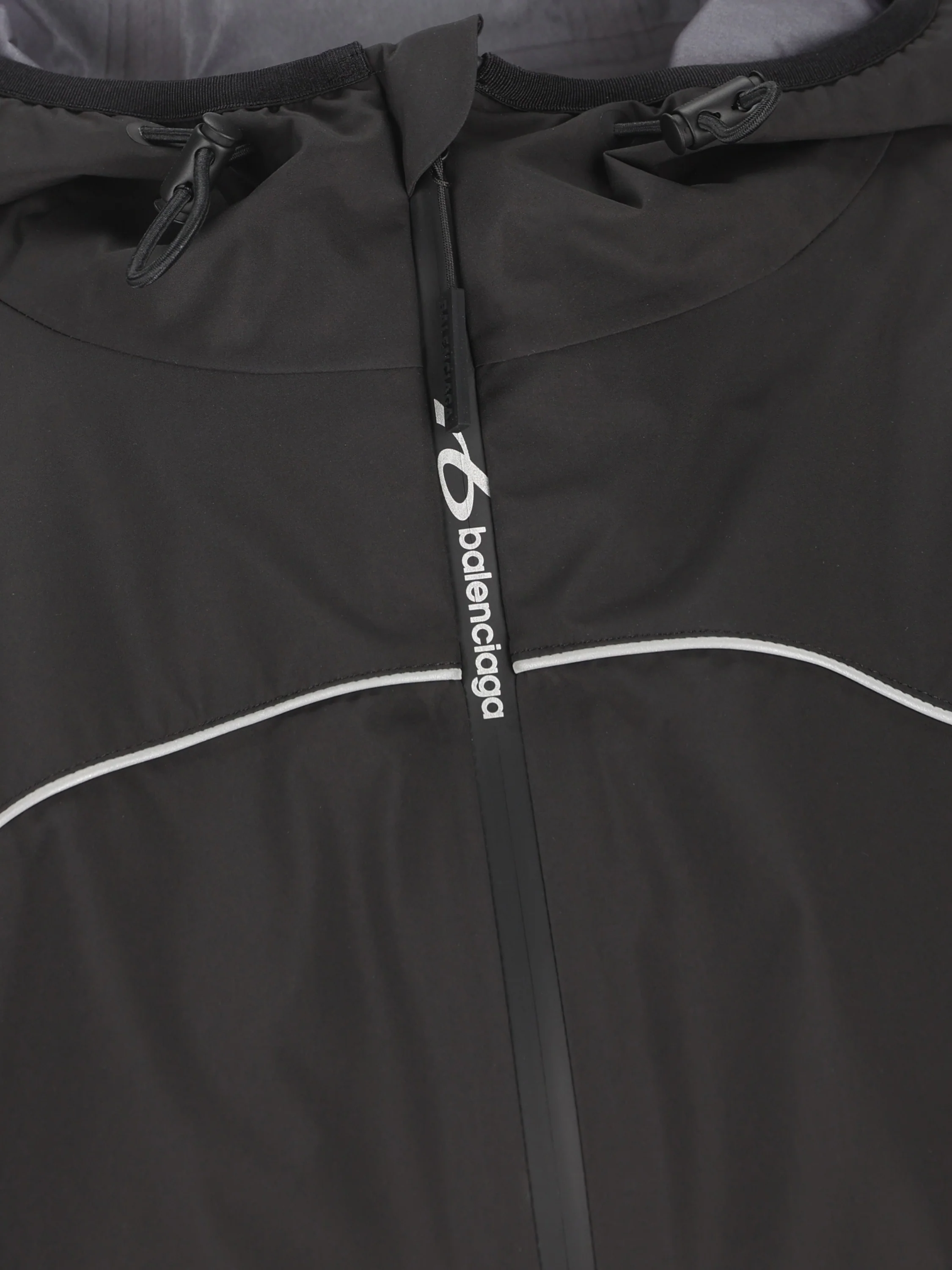 Giacca realizzata in tessuto tecnico. A0029X TUO411000 BALENCIAGA 