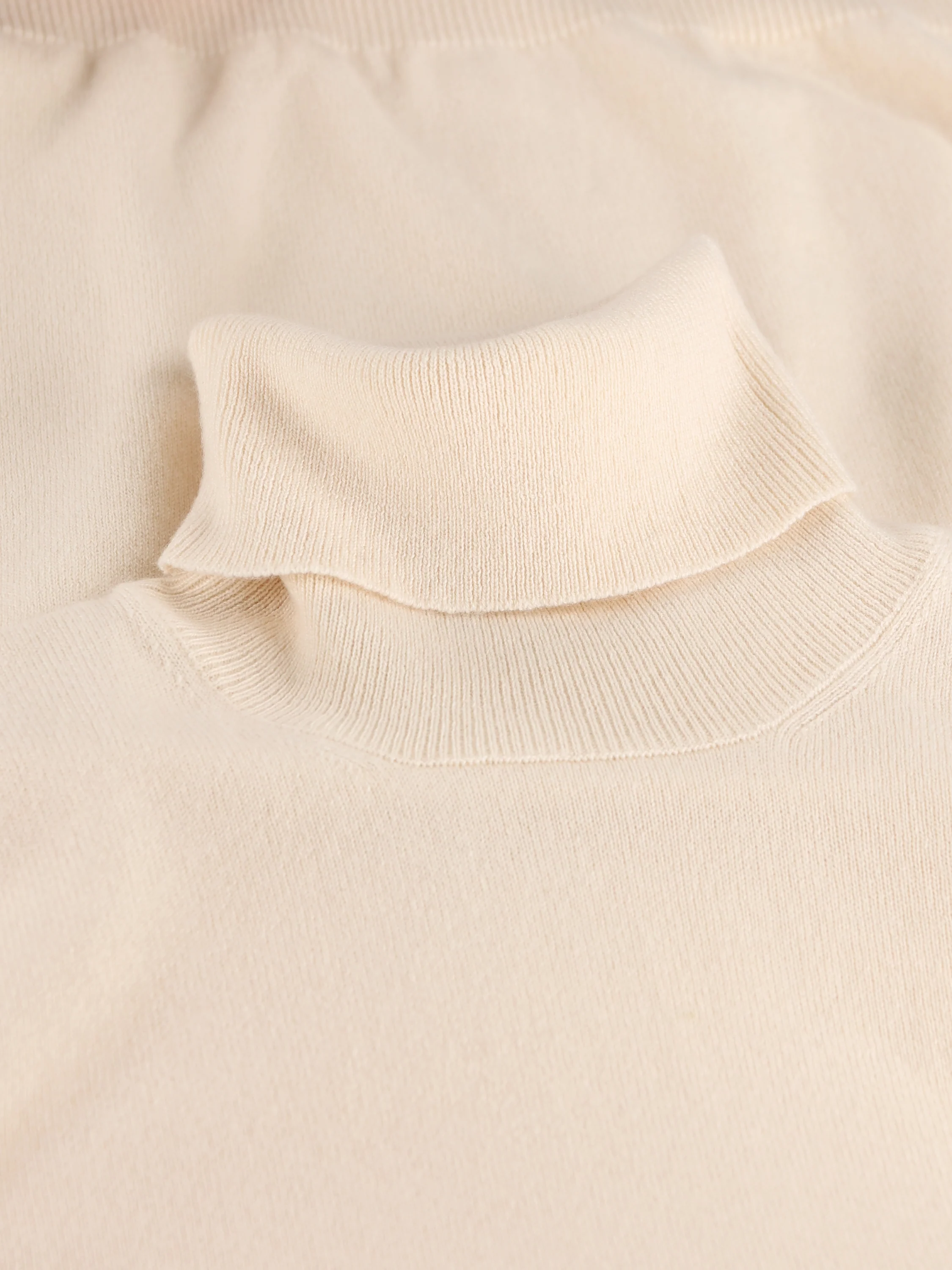 Maglia realizzata in cashmere. M2200103 CEP23 BRUNELLO CUCINELLI 