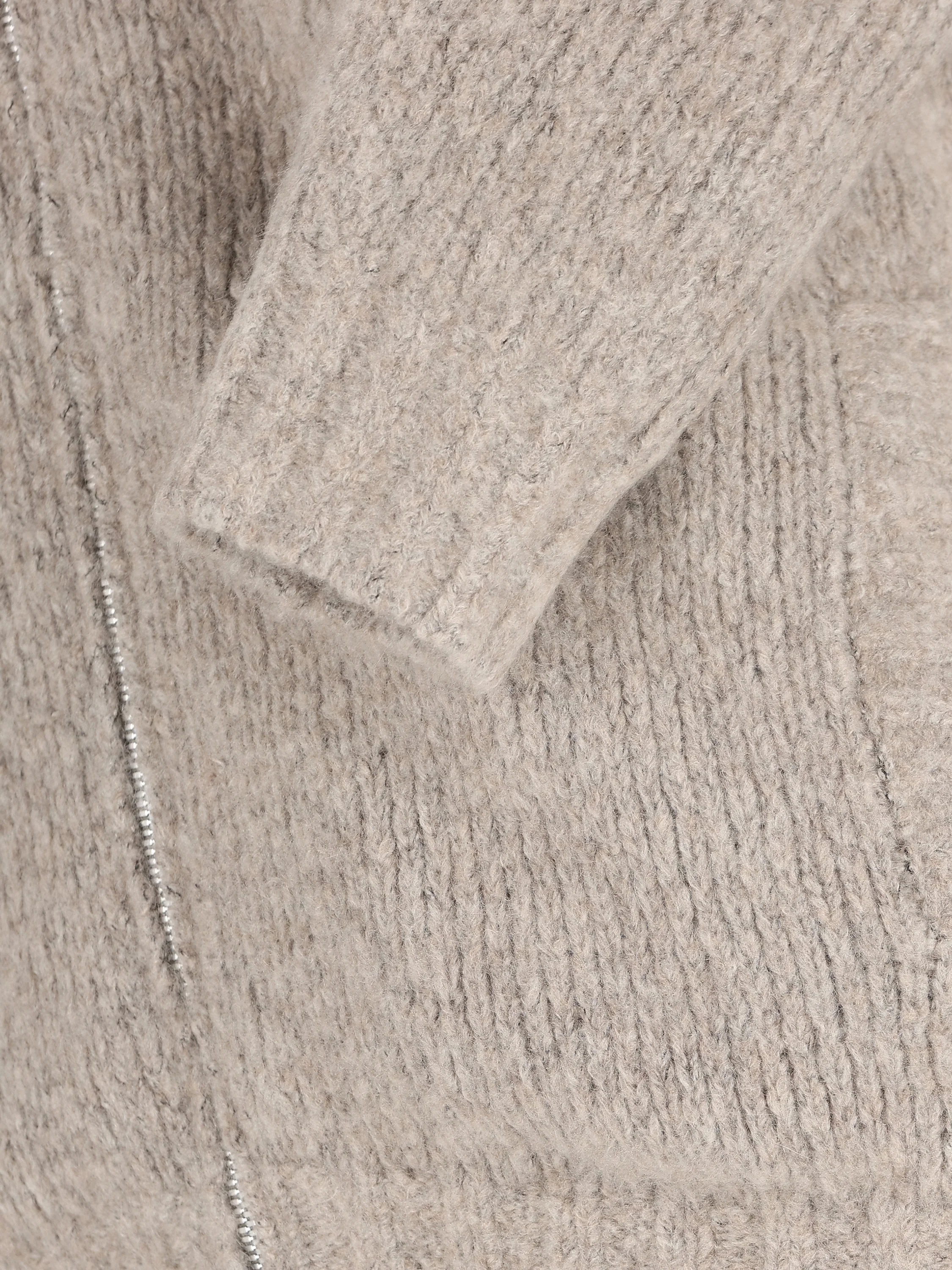 Cardigan realizzato in cashmere e seta. MET302116 C9770 BRUNELLO CUCINELLI