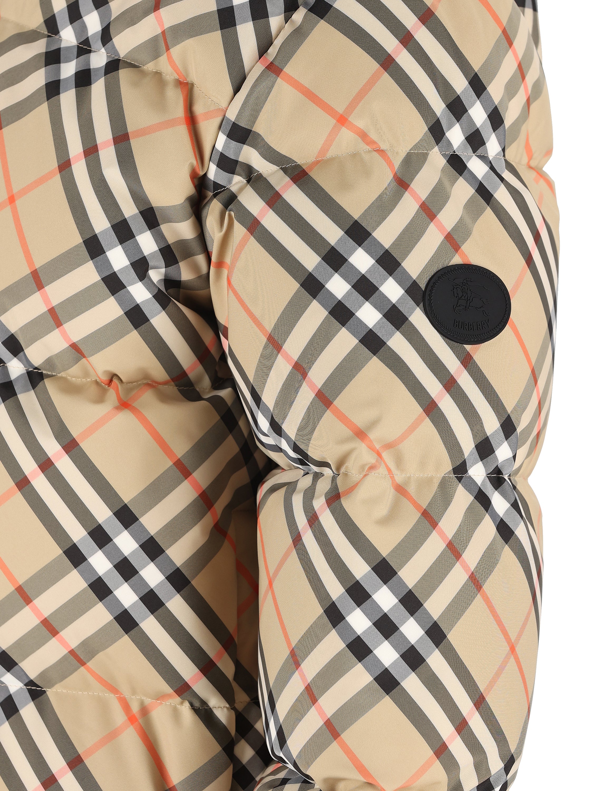 Piumino realizzato in poliestere. 8110249 B9368 BURBERRY