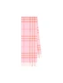 Sciarpa realizzata in cashmere. 8124998 C5284 BURBERRY 