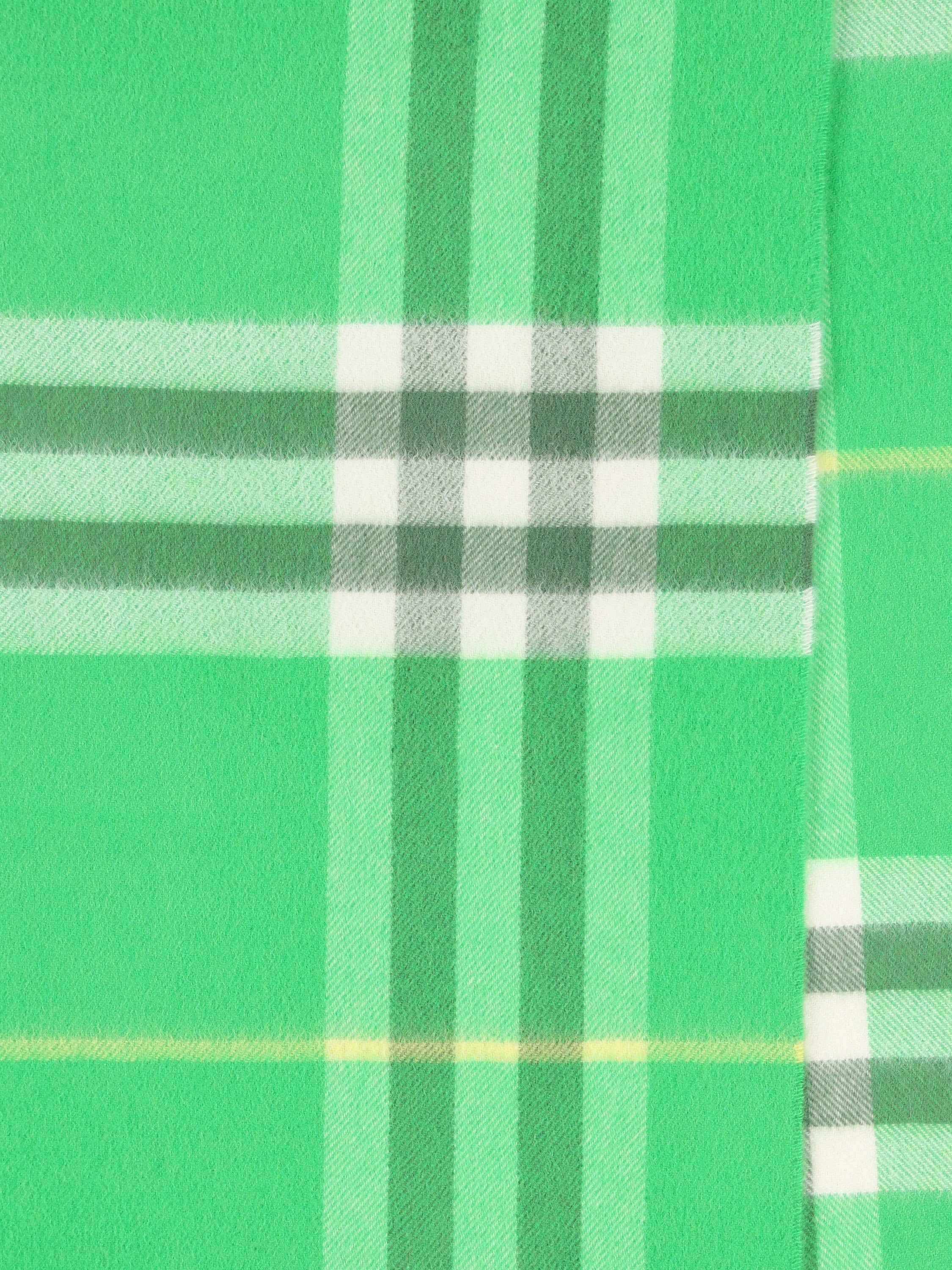 Sciarpa realizzata in cashmere. 8125000 C5310 BURBERRY