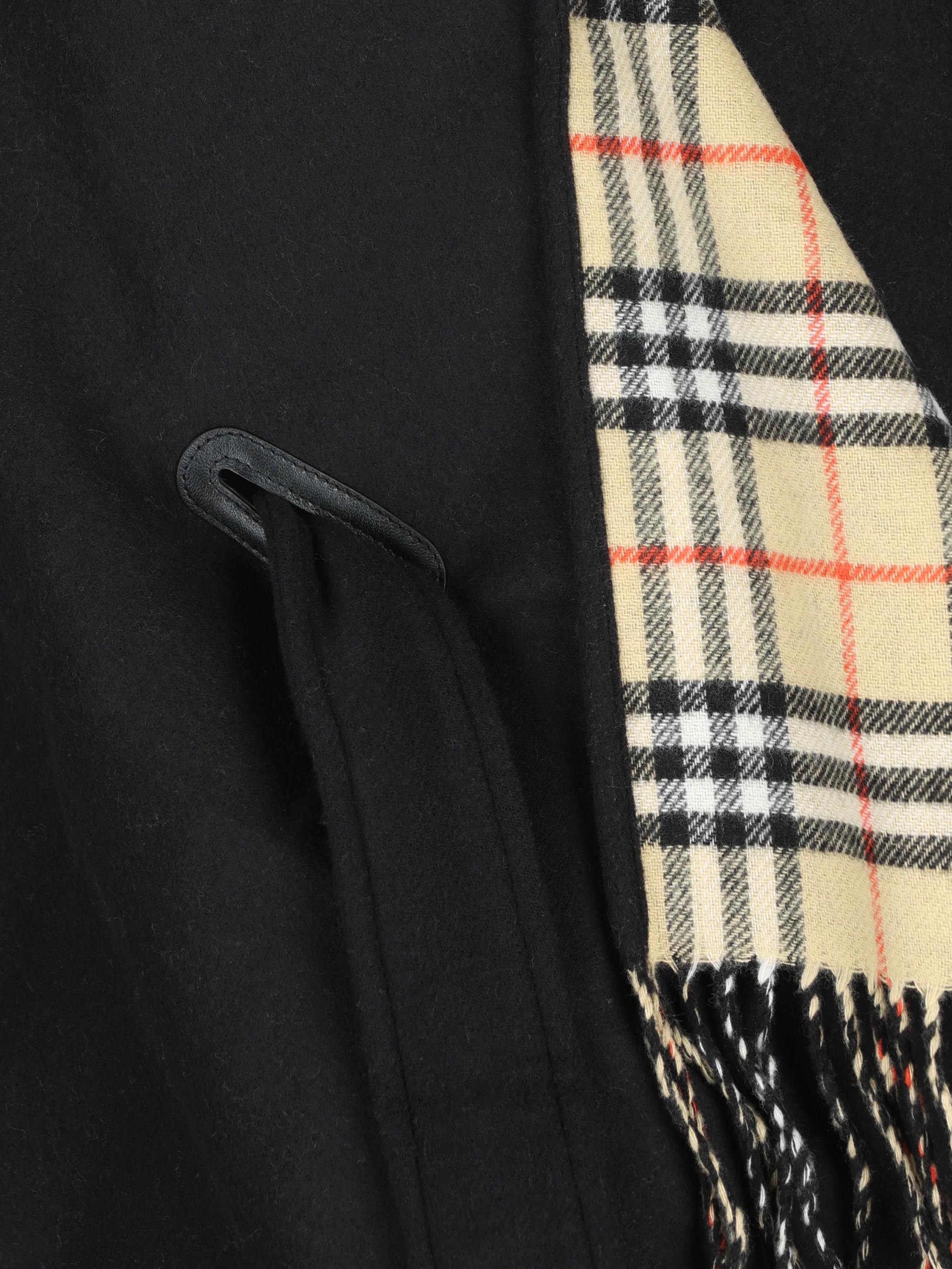 Mantella realizzata in lana. 8130497 A1189 BURBERRY 