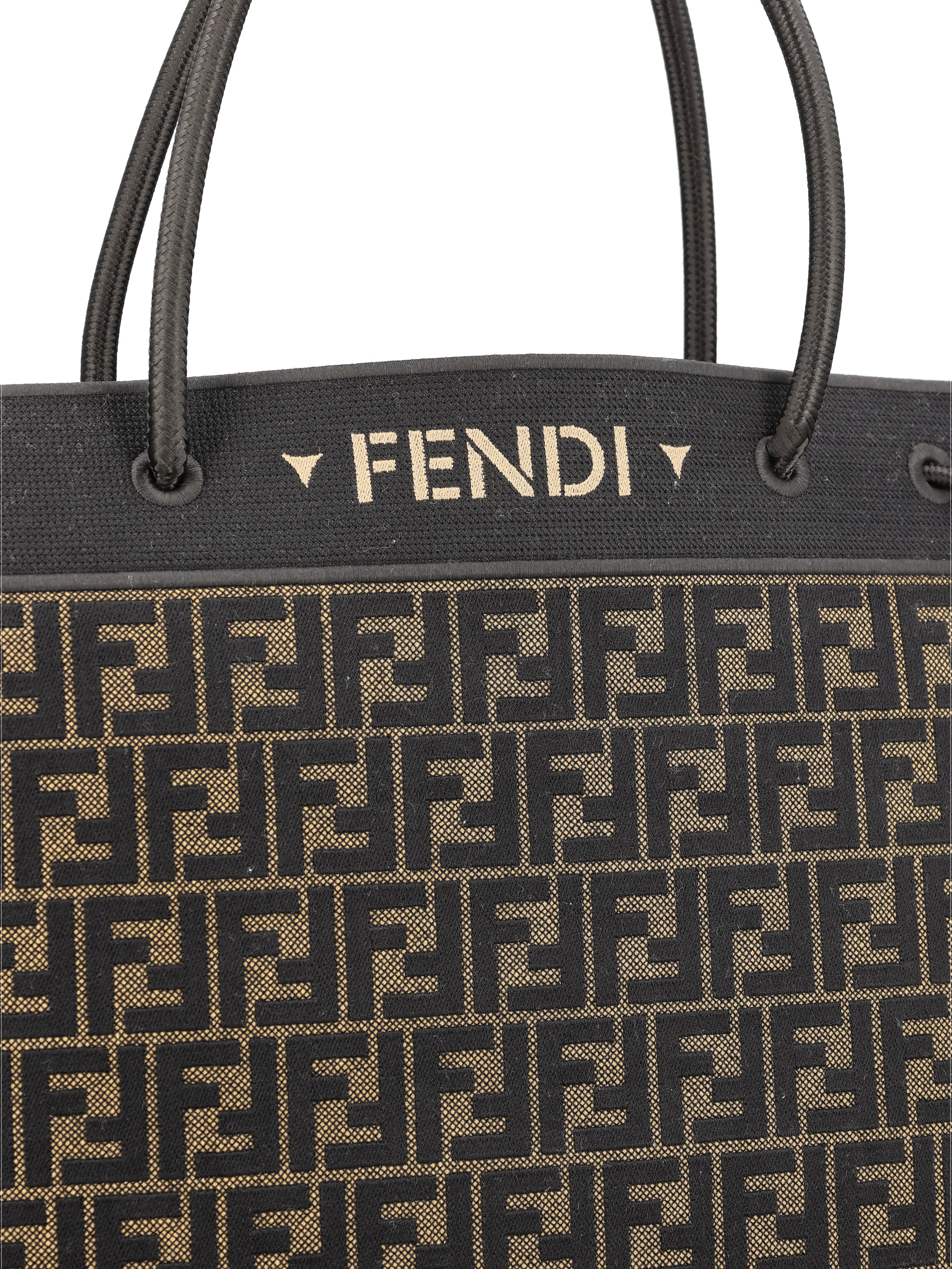 Shopper realizzata in tessuto. 8BH379 B1K0F0VAT FENDI