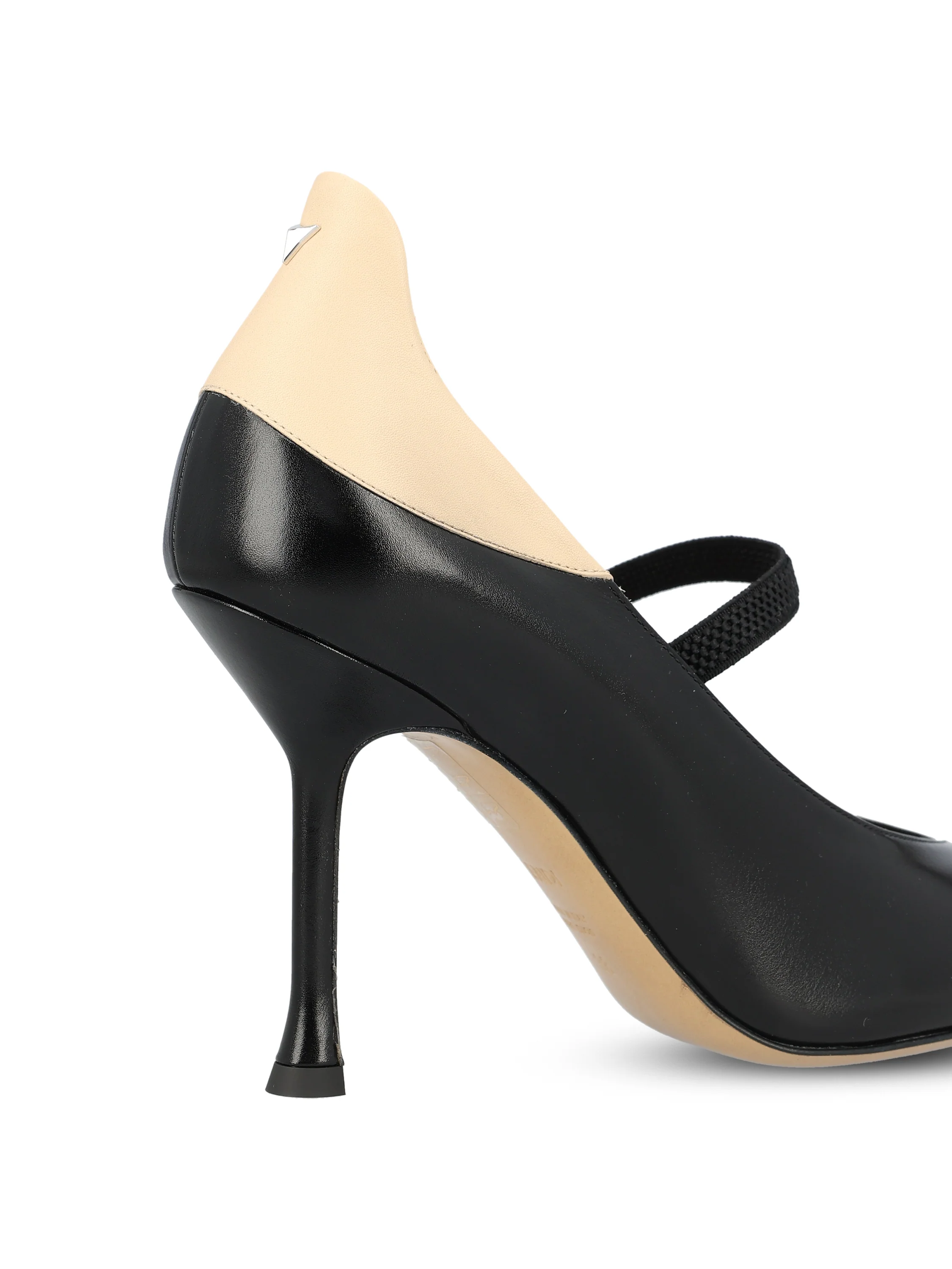 Décolleté in pelle. 8I9167 86PF1E4Y FENDI 