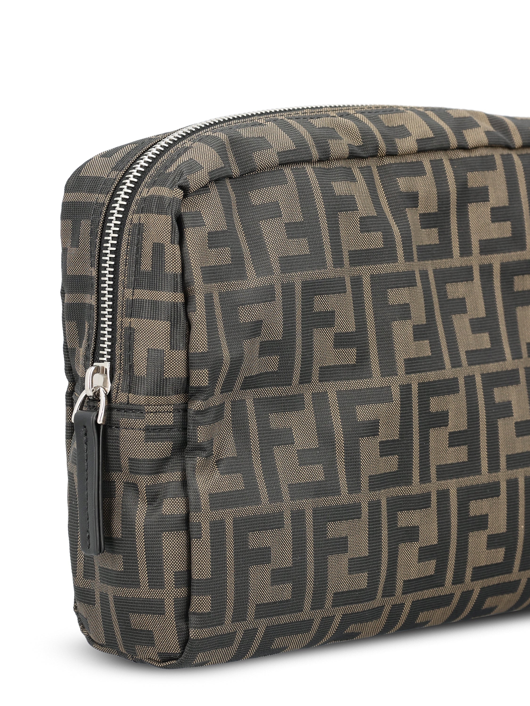Beauty Case realizzato in poliestere. 8N0220 B1J2F1PR4 FENDI
