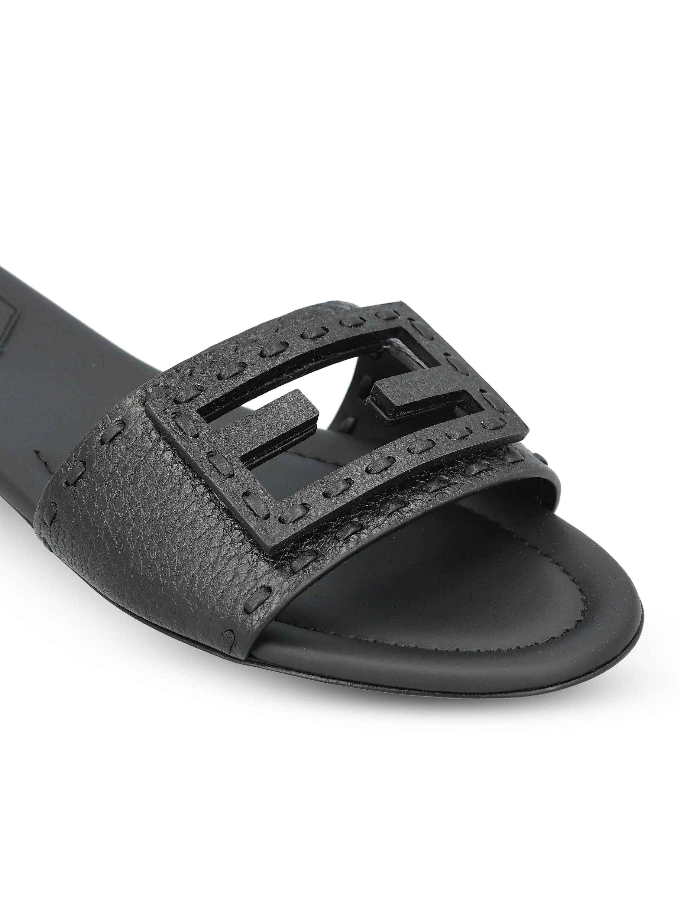 Slide realizzate in pelle. 8R8136 AQY2F0QA1 FENDI 