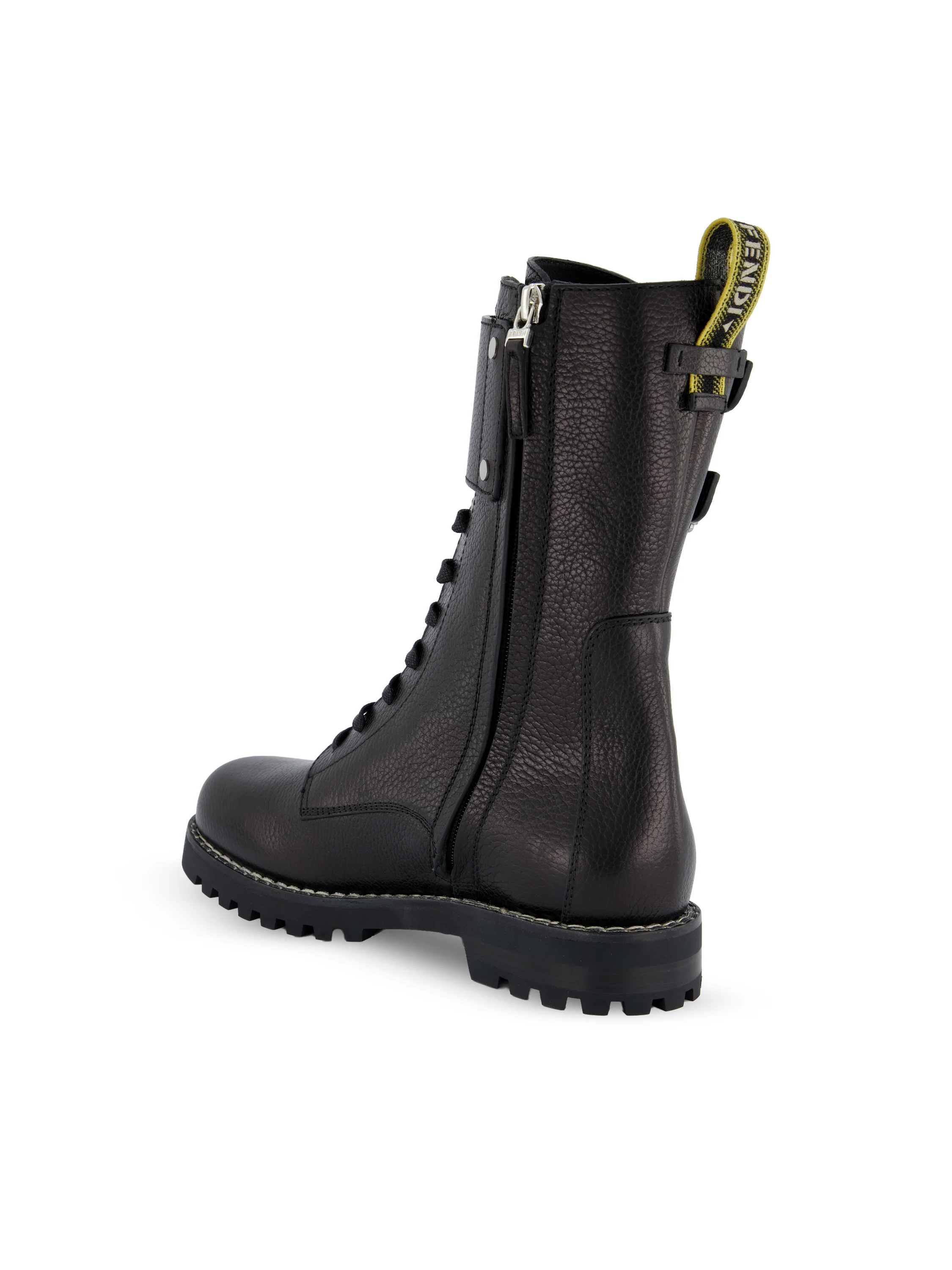 Stivali realizzati in pelle di vitello. 8T9050 AY0NF0QA1 FENDI 