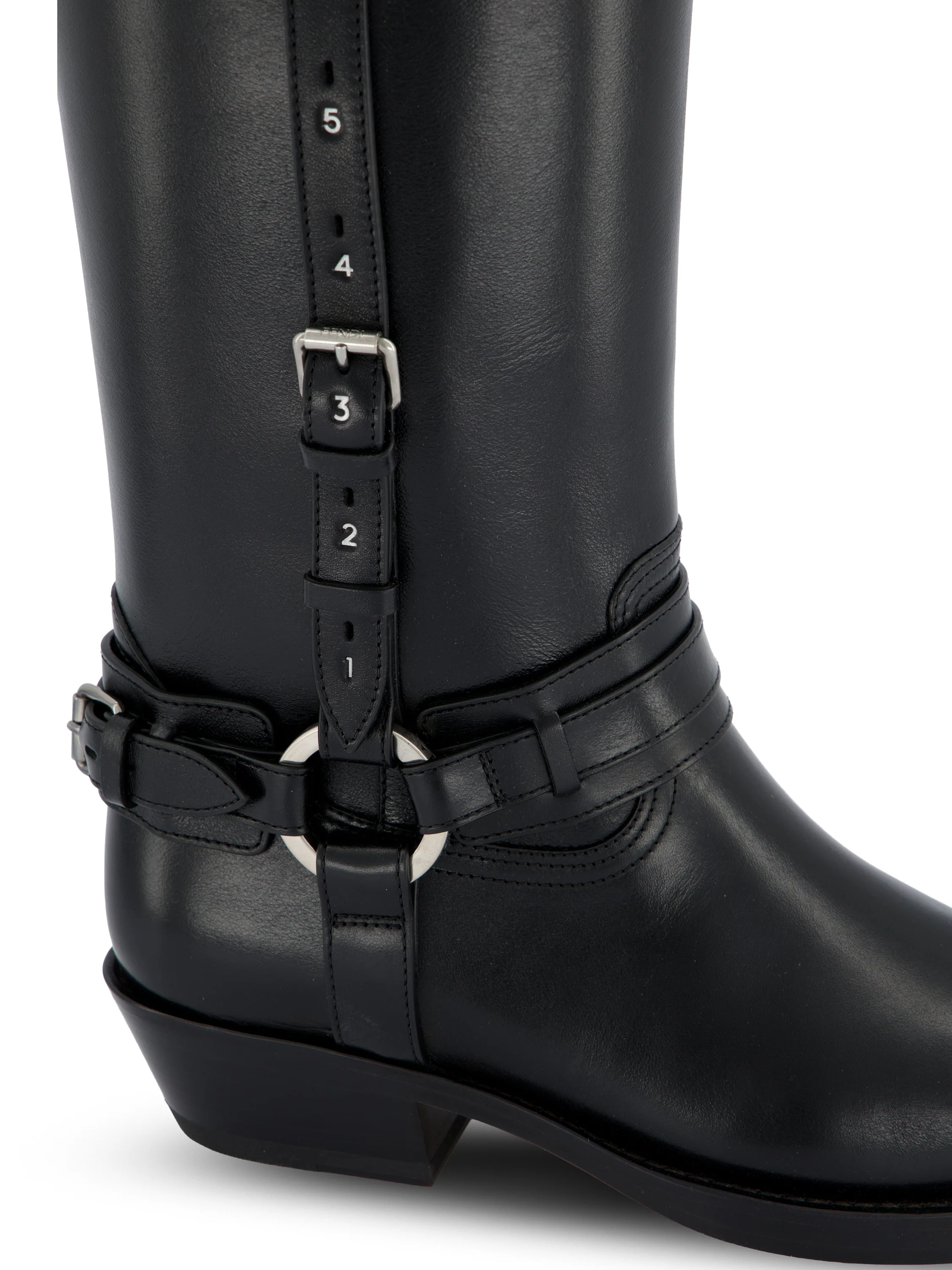 Stivale in pelle 8W9070 NA7F0QA1 FENDI 