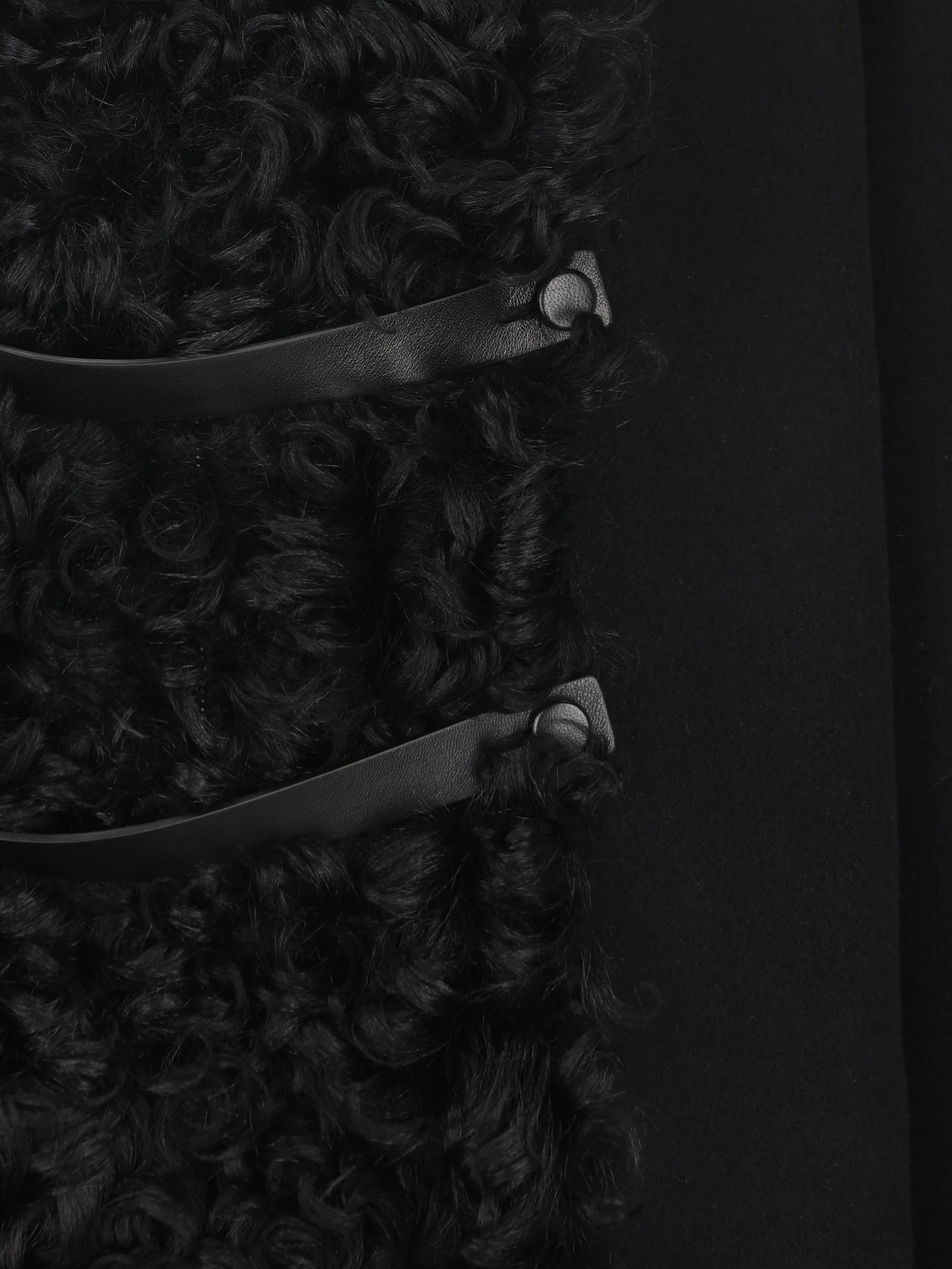 Cappotto realizzato in lana e montone. FF6214 B1H1F0QA1 FENDI 