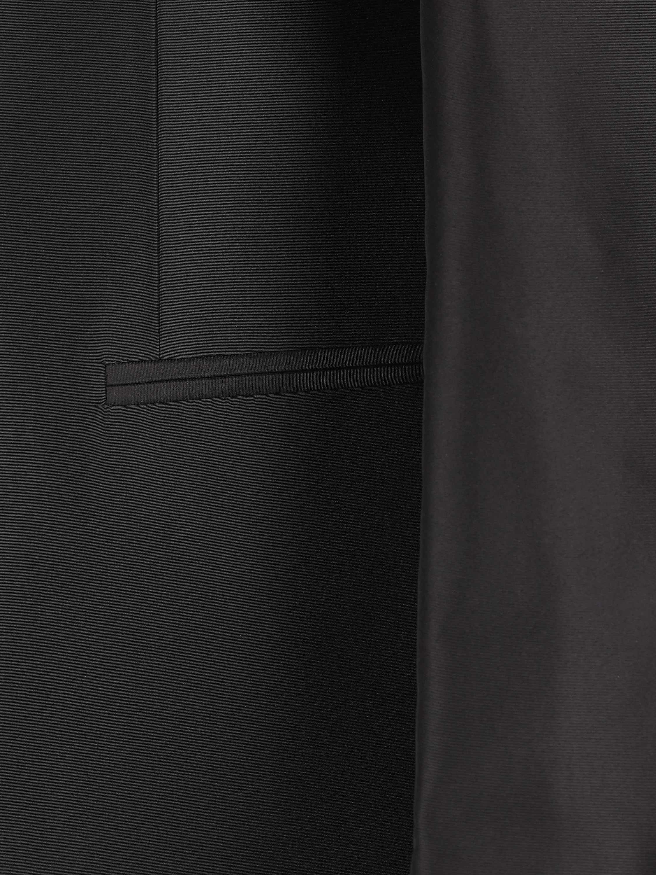 Giacca realizzata in seta. A002FW ZAU9E1000 GUCCI 