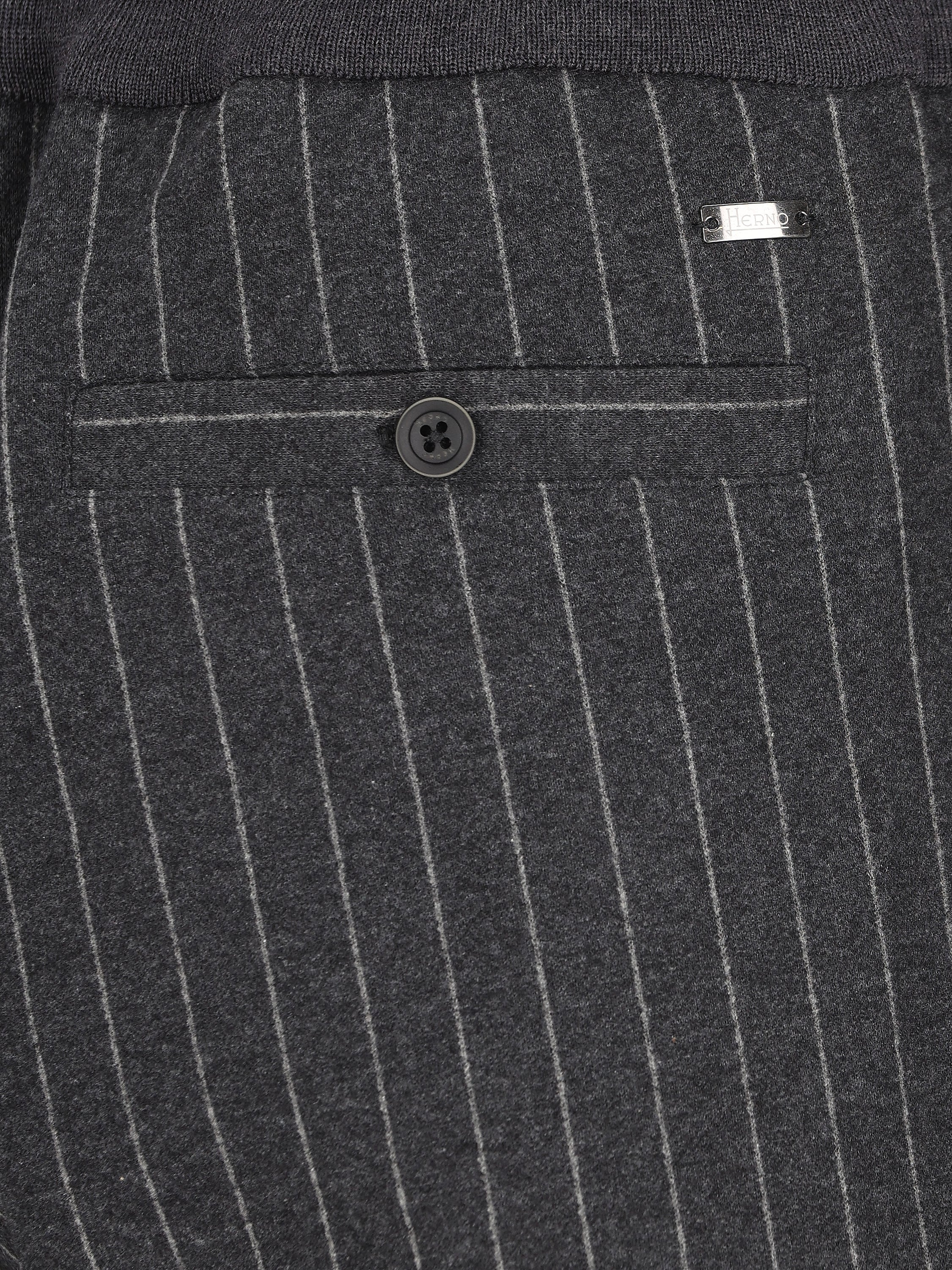 Pantaloni realizzati in cotone e poliestere. JPT00001U 560419487 HERNO 