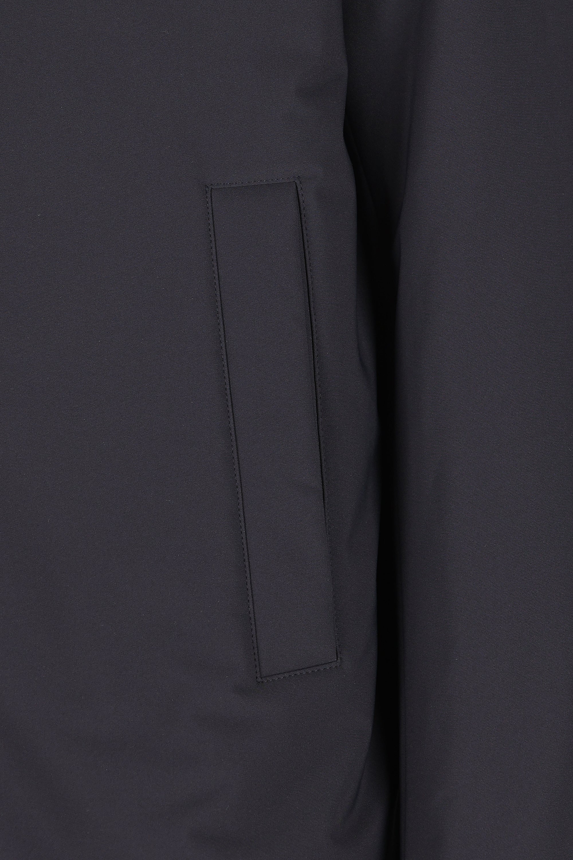Giacca realizzata in poliestere. PA000190U 129239200 HERNO 