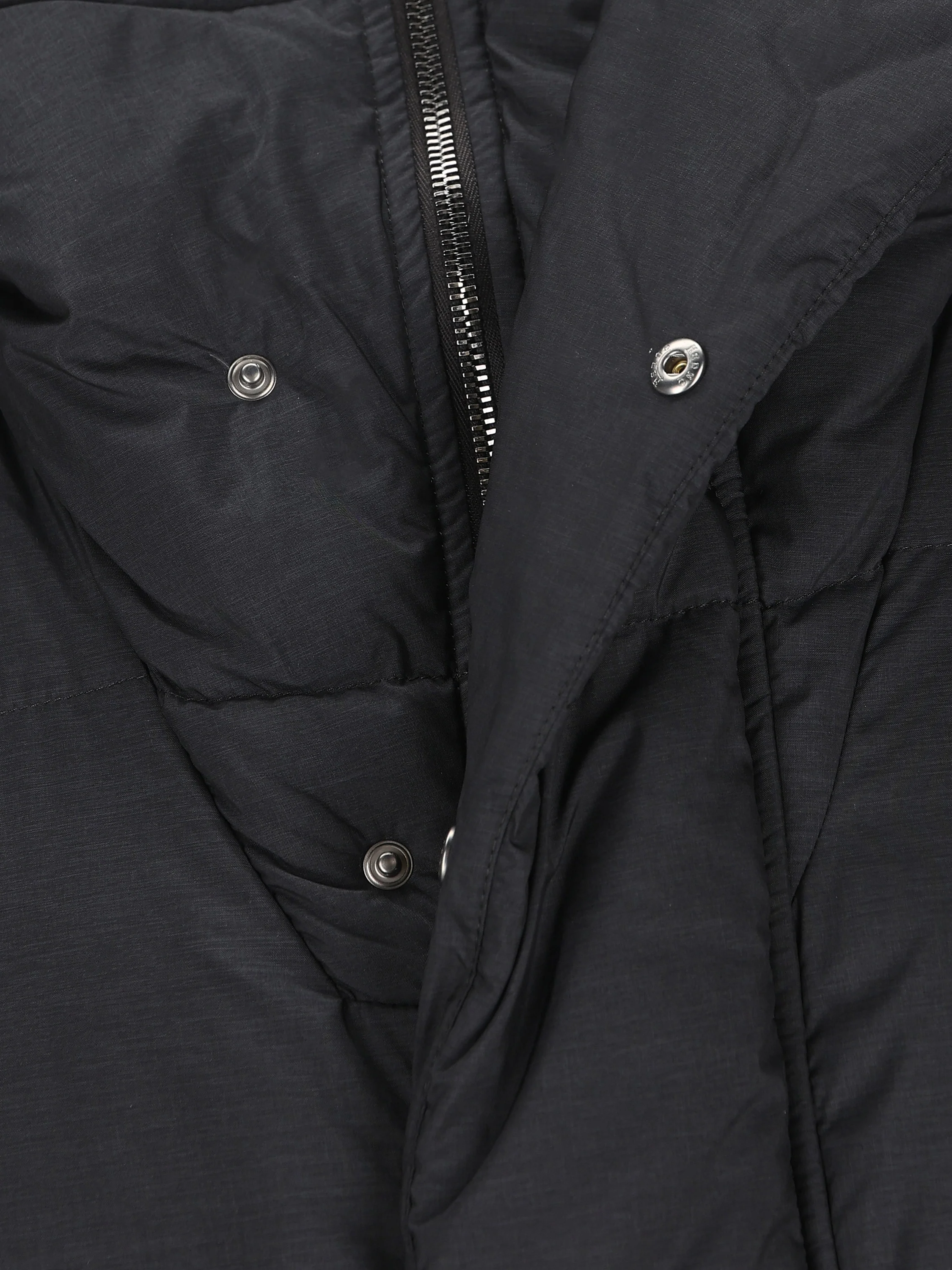Piumino realizzato in poliammide e poliestere. PI001389U 129399490 HERNO