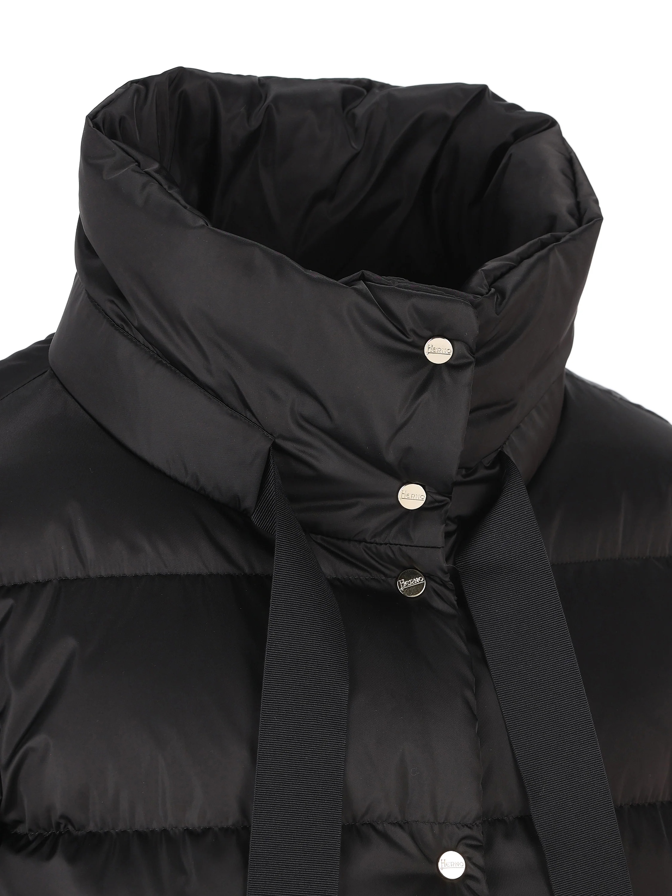 Piumino corto in raso. PI001936D 12170Z9300 HERNO 