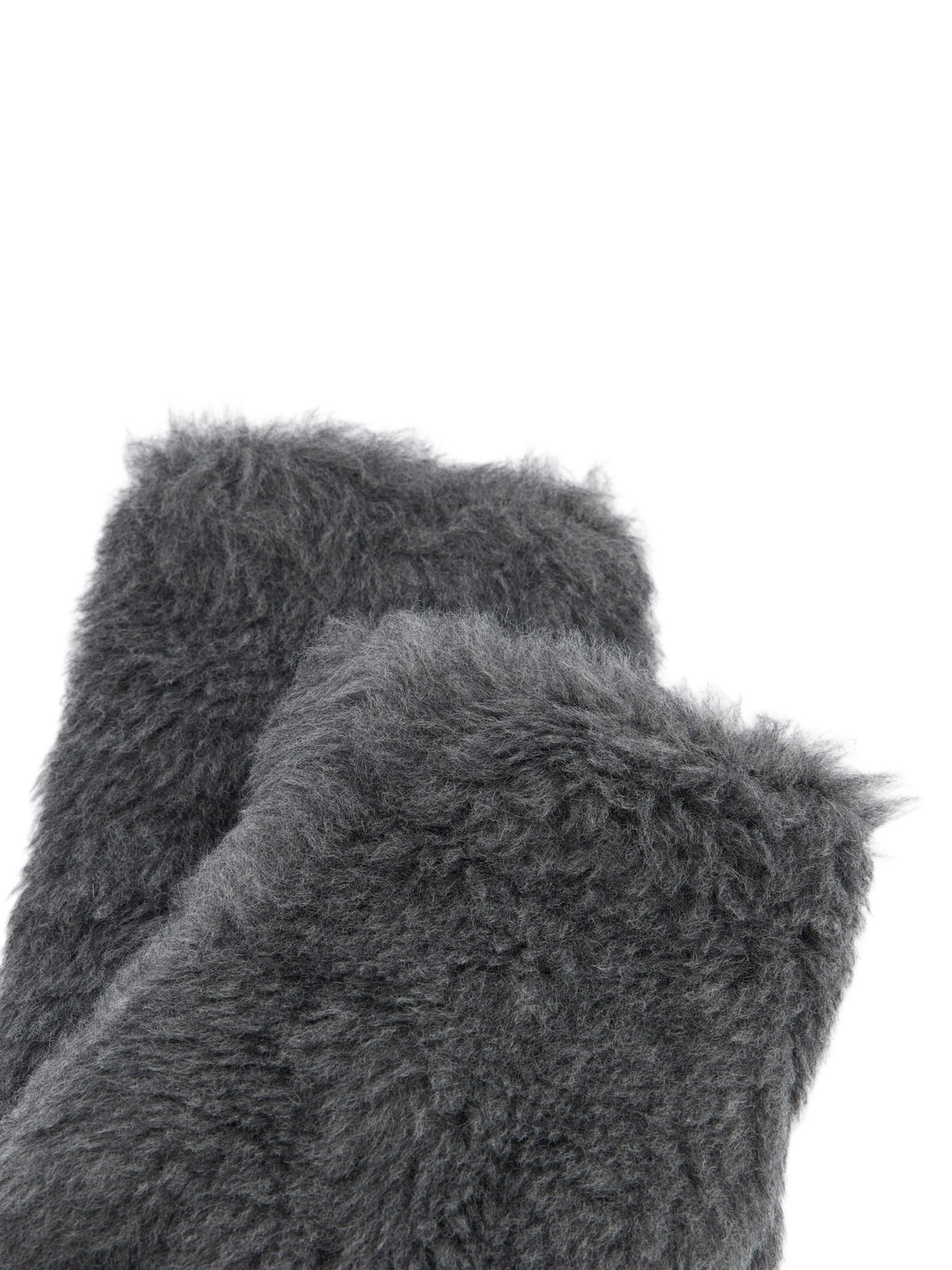 Muffole realizzate in tessuto. 2624566082600 001 MAX MARA