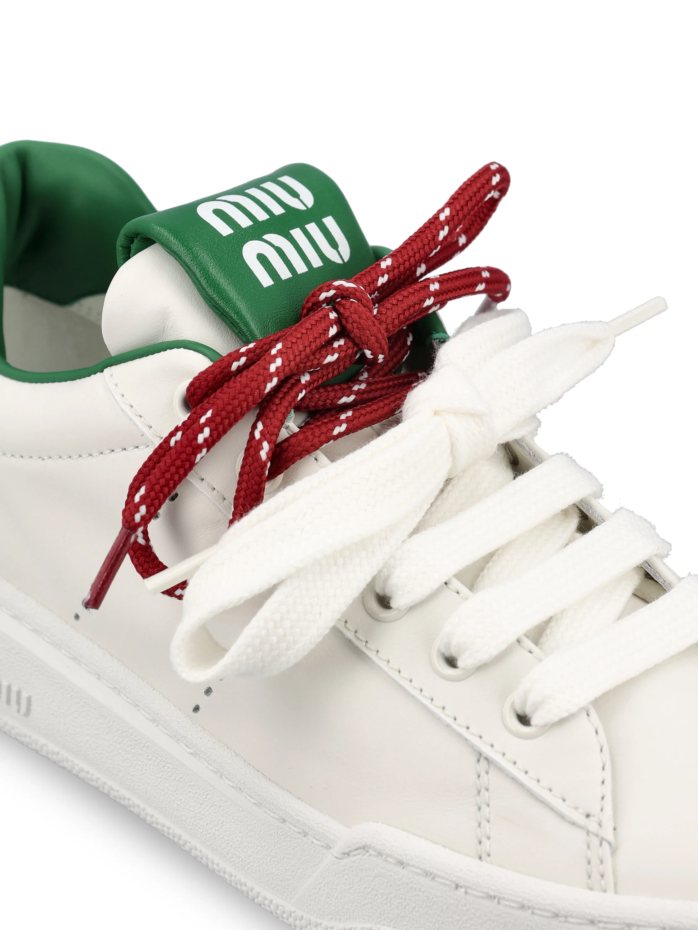 Sneakers realizzate in pelle di vitello. 5E387E 3L48F0A8Z MIU MIU