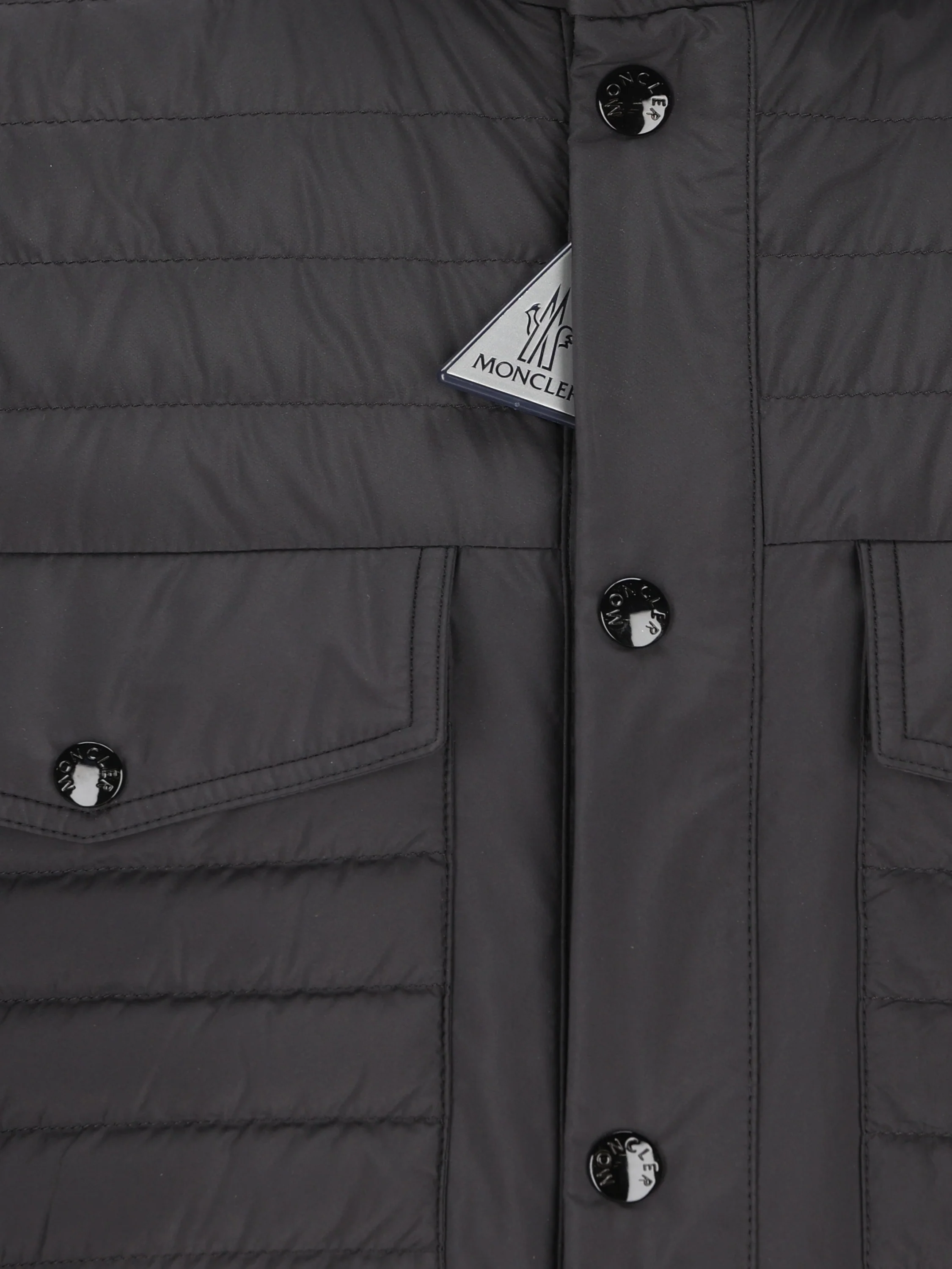 Piumino realizzato in poliestere riciclato. M1A00072 597YW999 MONCLER
