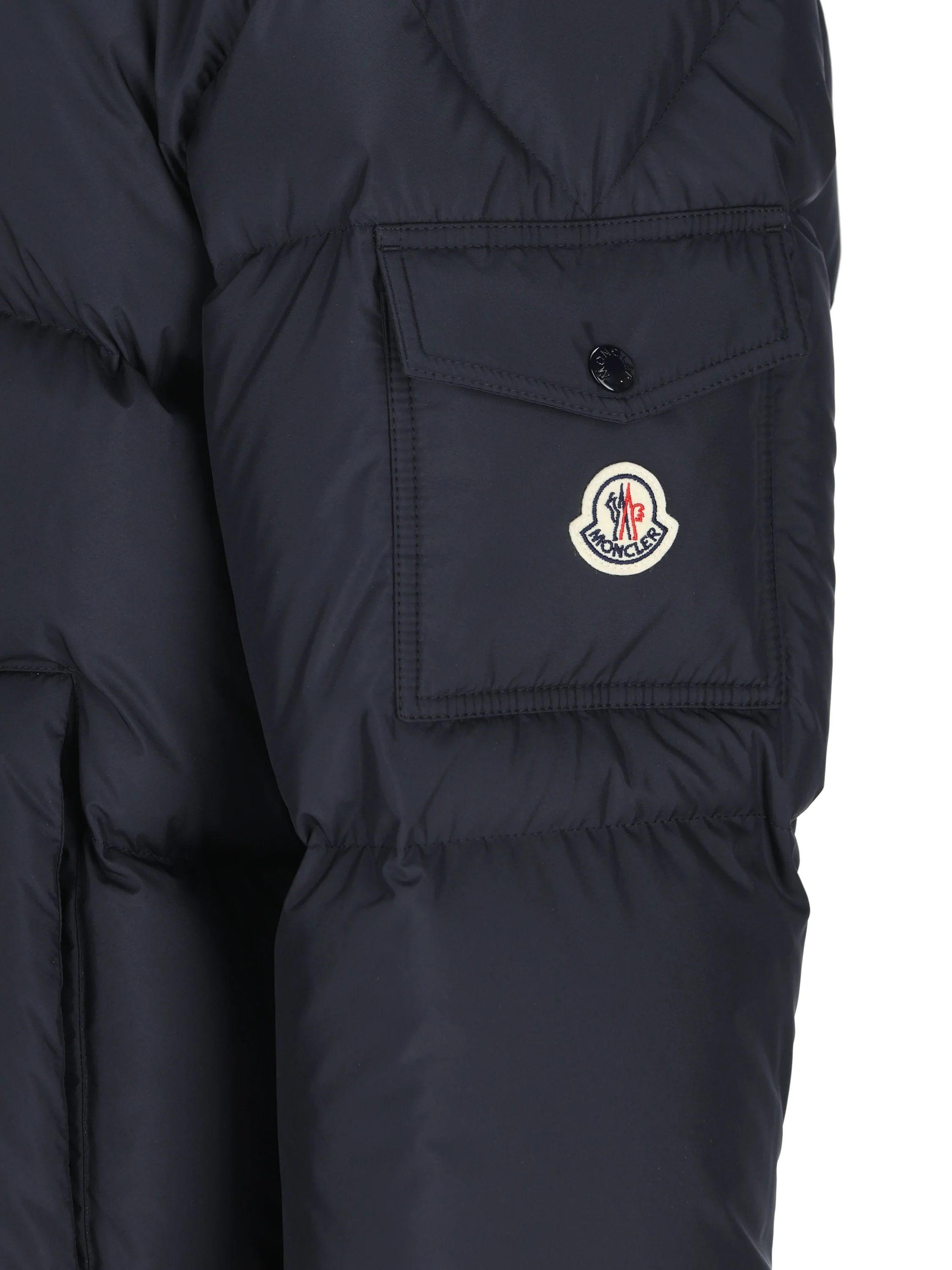 Piumino realizzato in poliestere. M1A00227 597YW778 MONCLER 