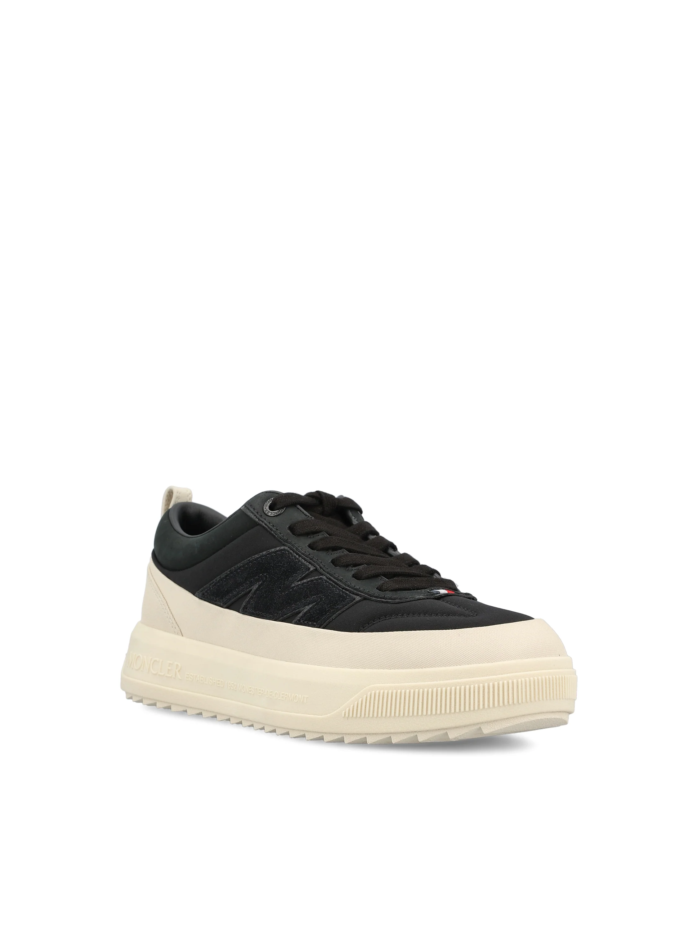 Sneakers realizzate in pelle. M4M00190 M7091999 MONCLER 