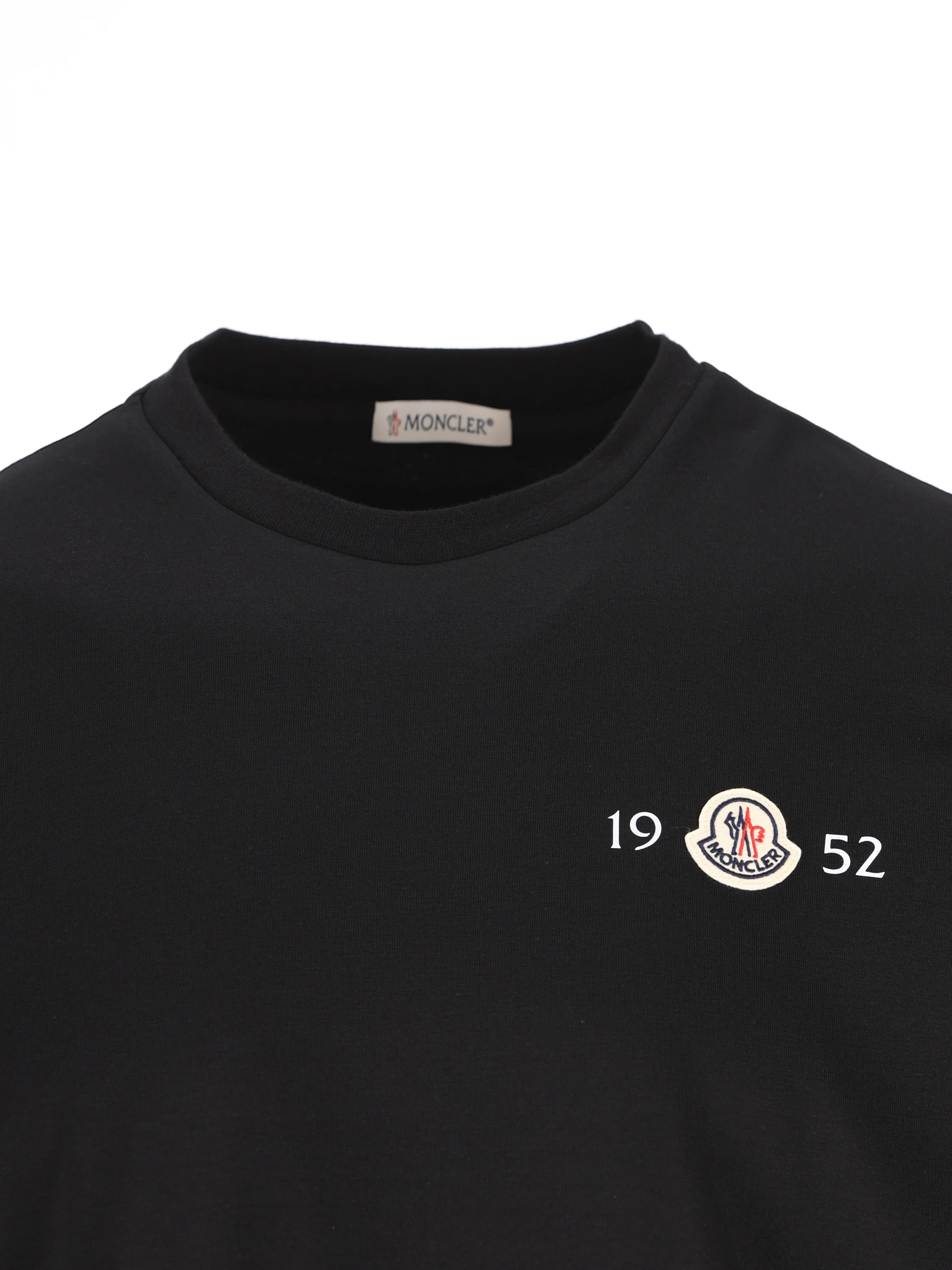 T-Shirt realizzata in cotone. M8C00052 8790F999 MONCLER