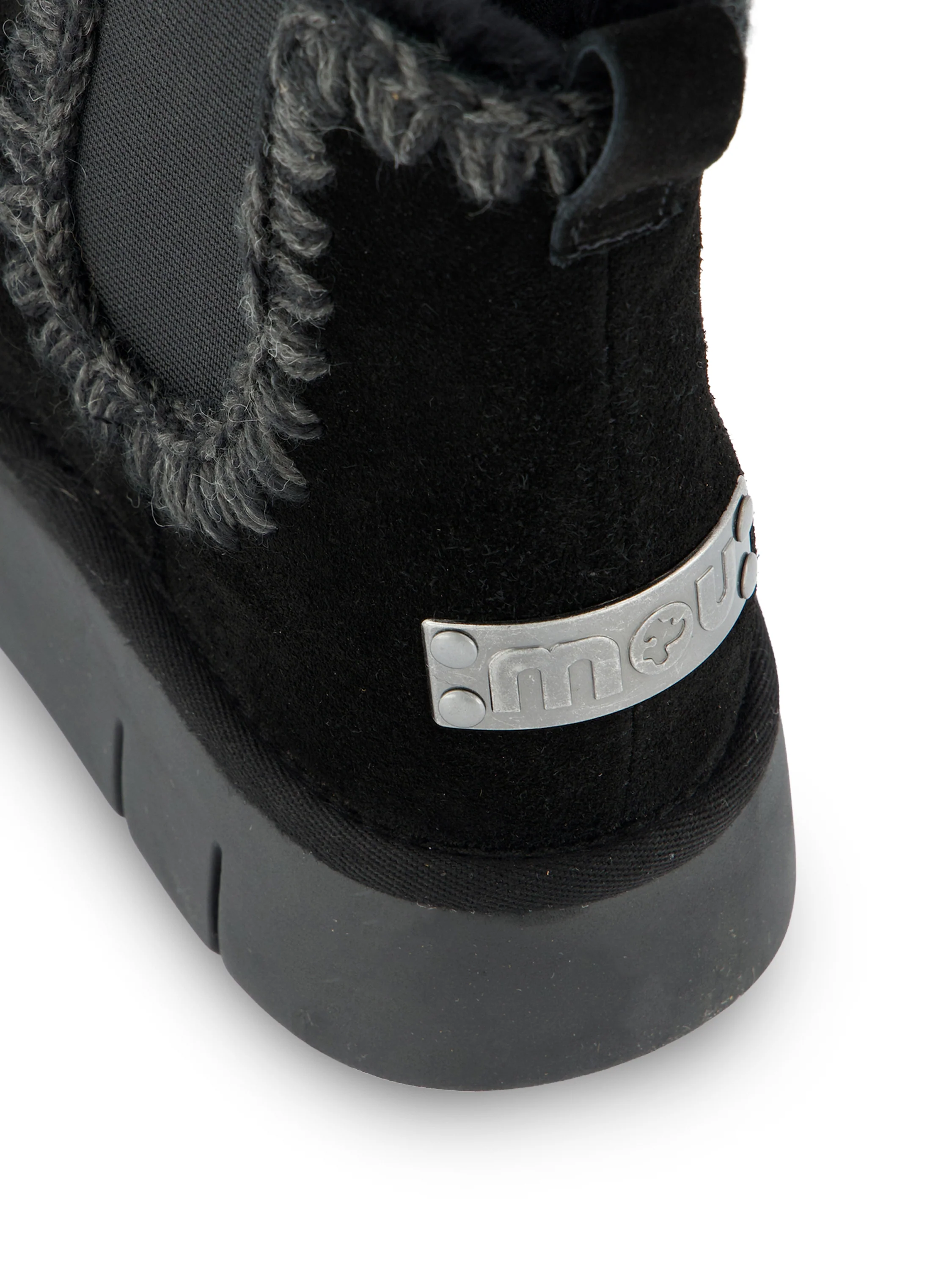 Stivaletti realizzati in suede. FW531037A BKBK MOU