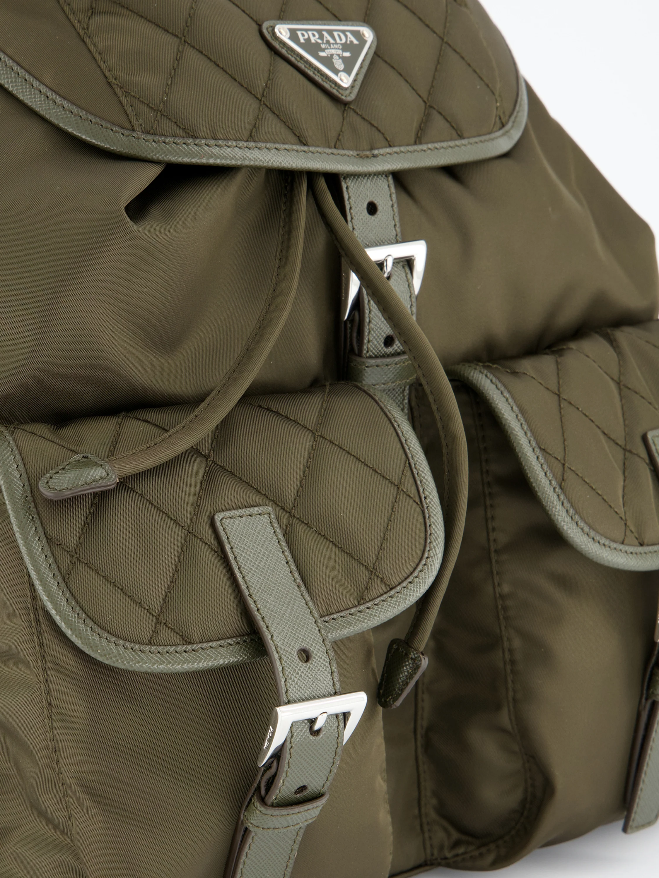 Zaino Medium in Re-Nylon Impunturato 1BZ811 2ZSIF05VI PRADA