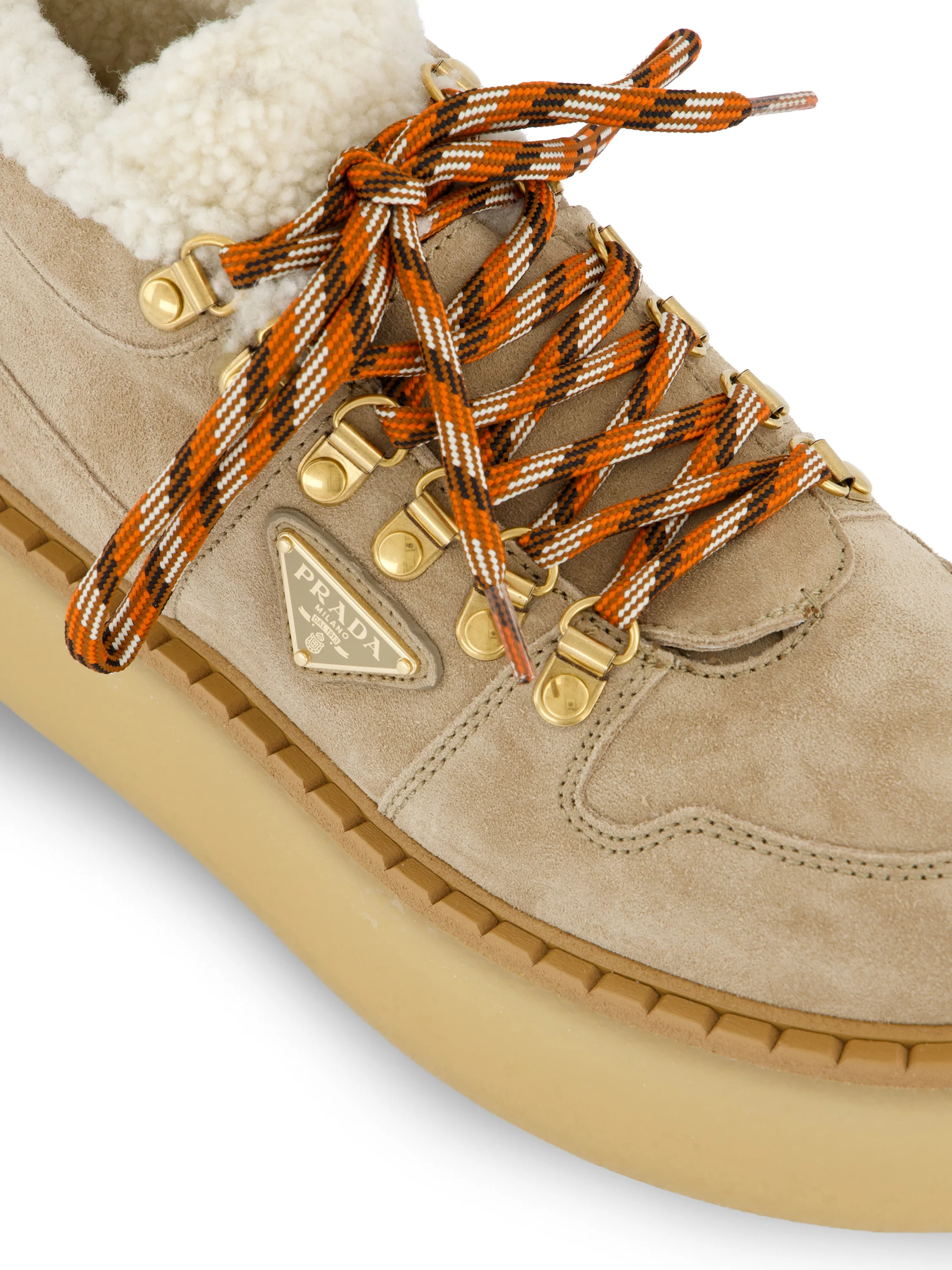 Stivaletti realizzati in pelle. 1E635O JFTF0F24 PRADA