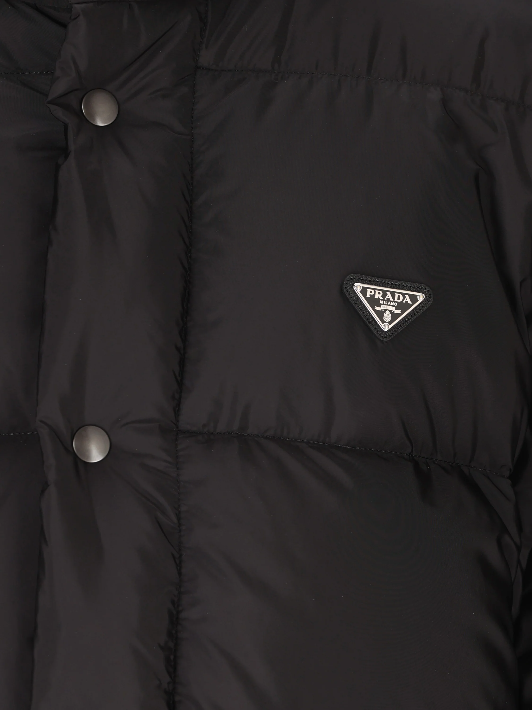 Piumino realizzato in re-nylon. SGC863 1WQ9F0002 PRADA