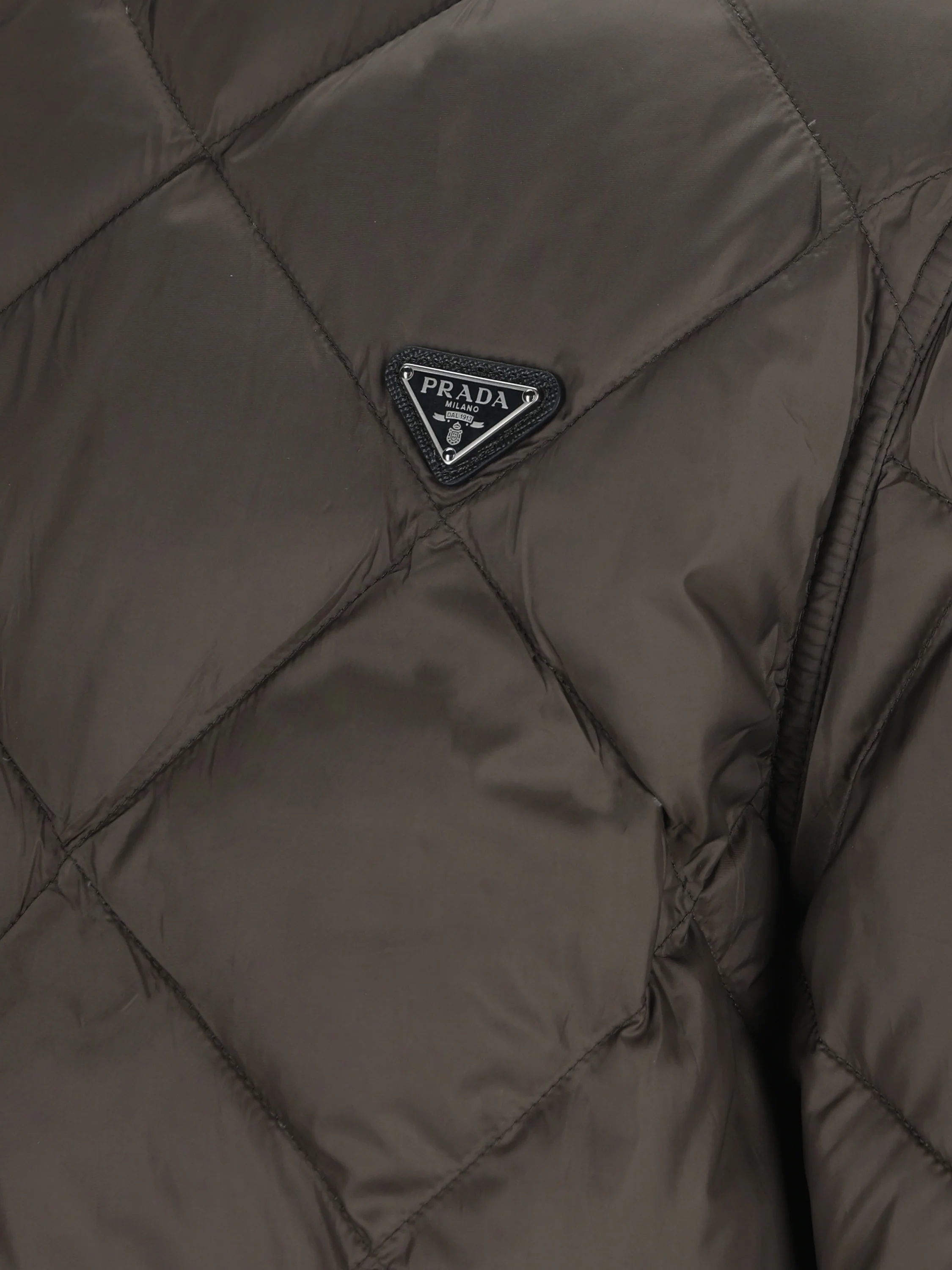 Giacca realizzata in poliestere riciclato. SGD257 17YXF0414 PRADA