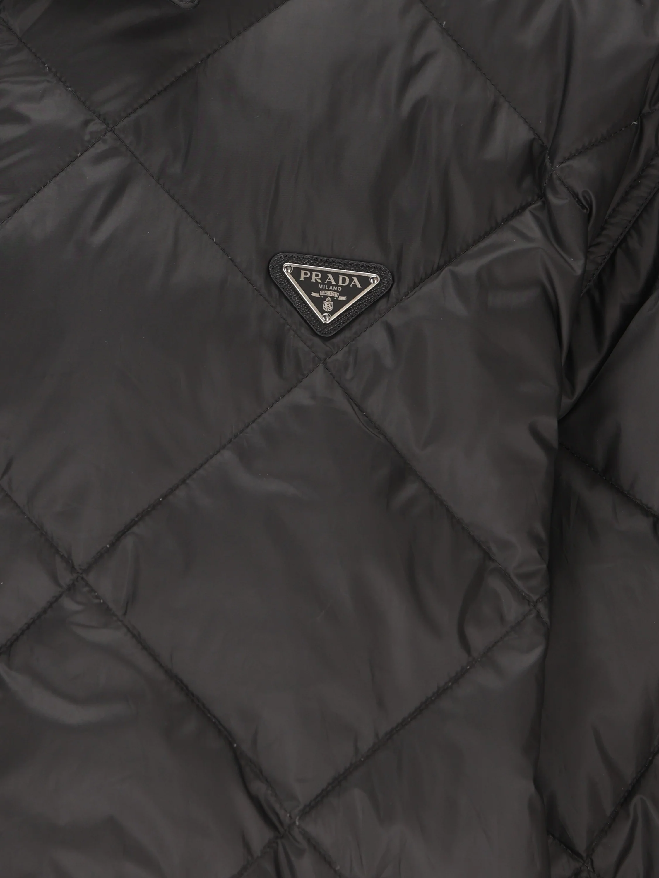 Giacca realizzata in poliammide. SGD258 17YXF0002 PRADA
