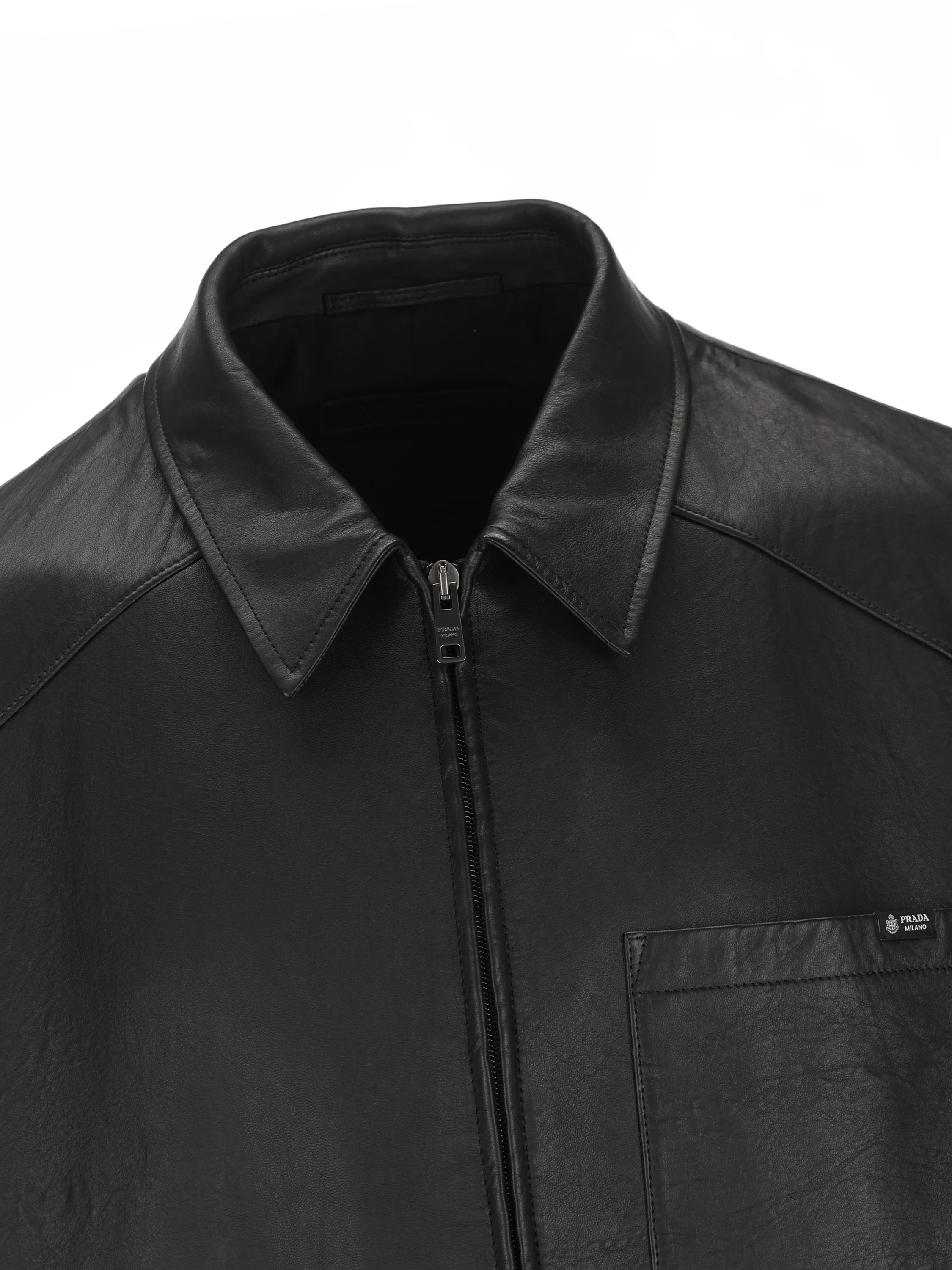 Giacca realizzata in pelle. UPW615 19WCF0002 PRADA 