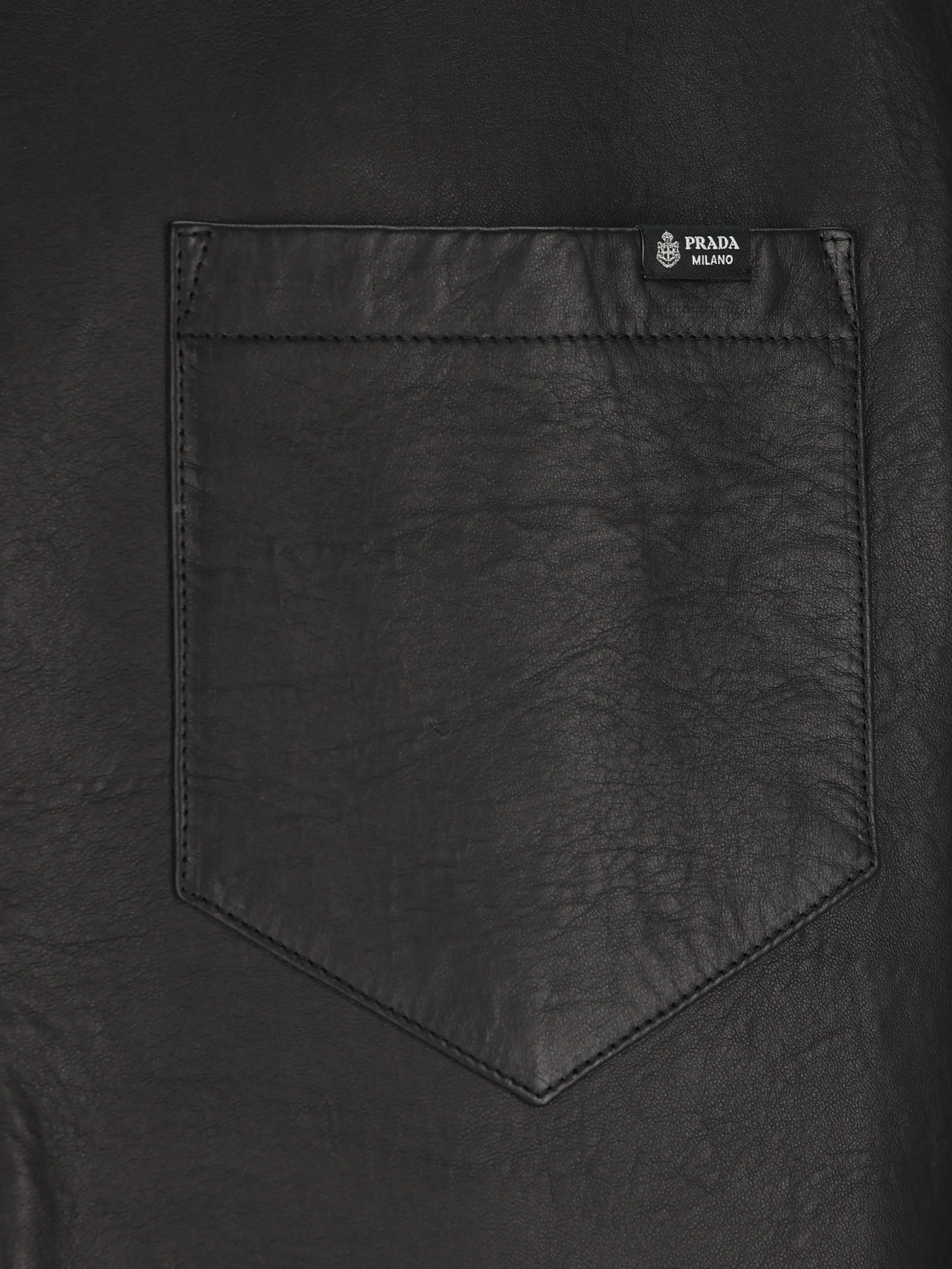 Giacca realizzata in pelle. UPW615 19WCF0002 PRADA 