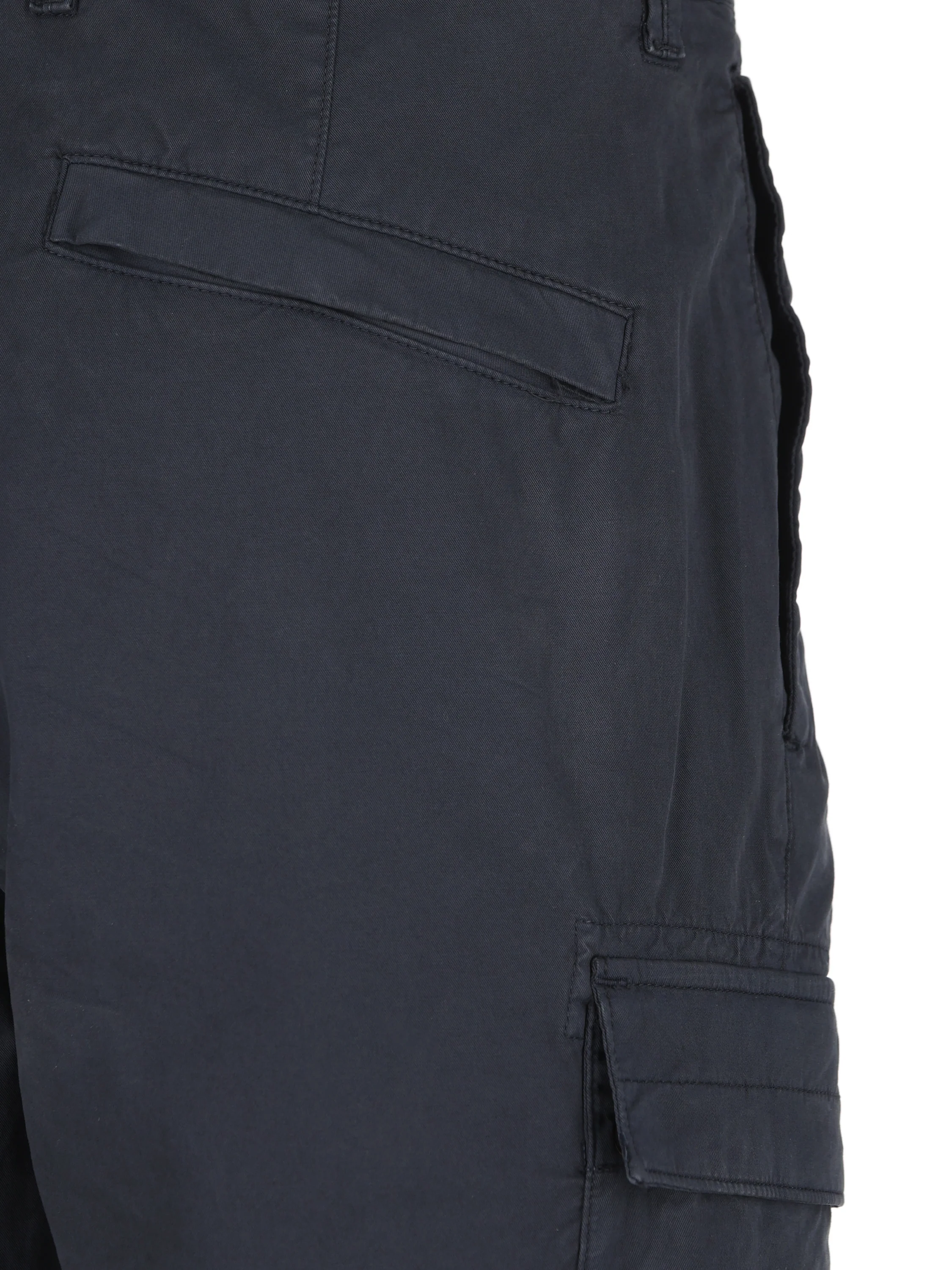 Pantalone realizzato in cotone. 3100032 S0A10V0020 STONE ISLAND 