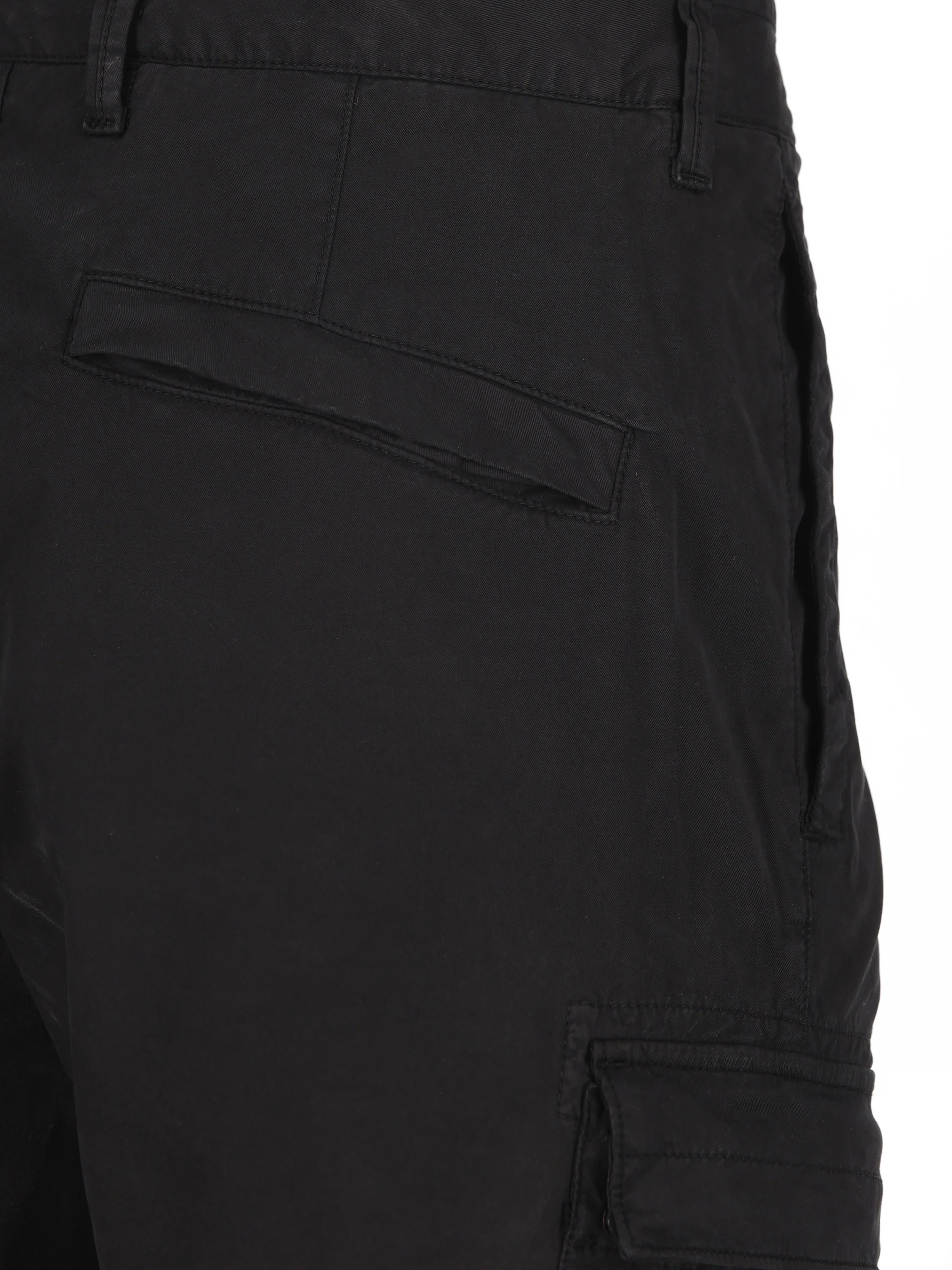 Pantalone realizzato in cotone. 3100032 S0A10V0029 STONE ISLAND