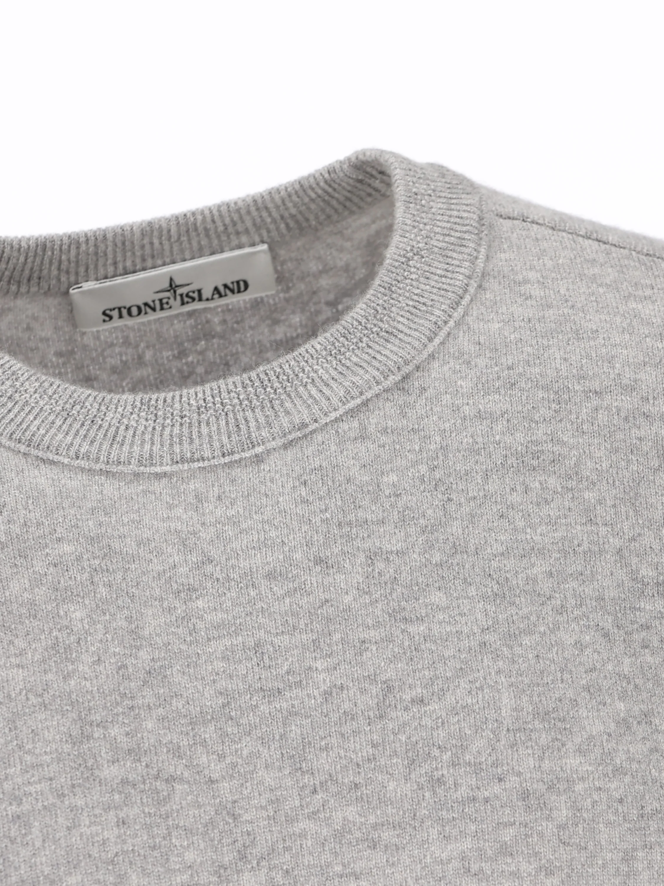 Maglia realizzata in lana vergine. 5100021 S00B4V0M60 STONE ISLAND 