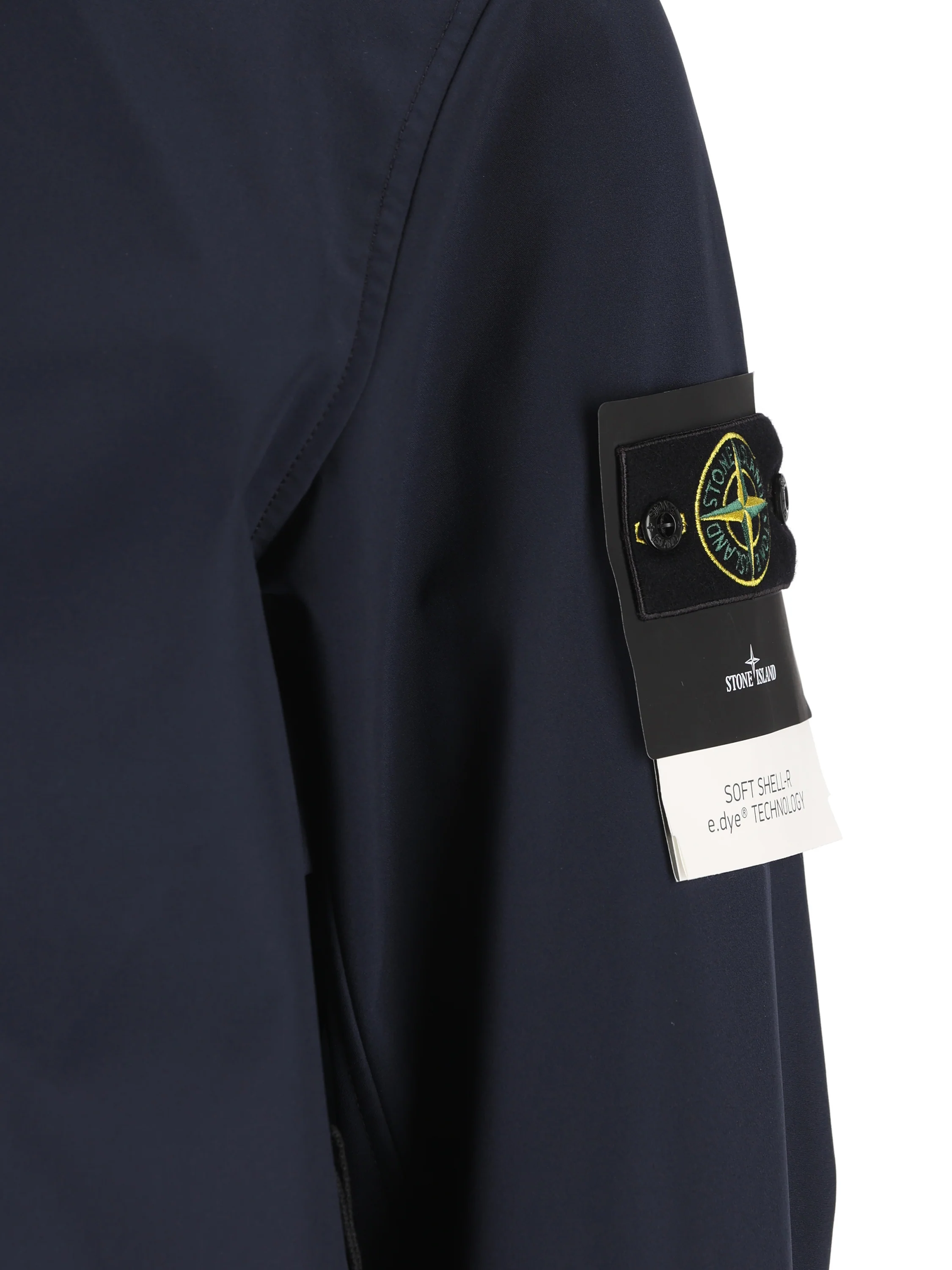 Giacca realizzata in materiale tecnico. Q100004 S0B22V0020 STONE ISLAND