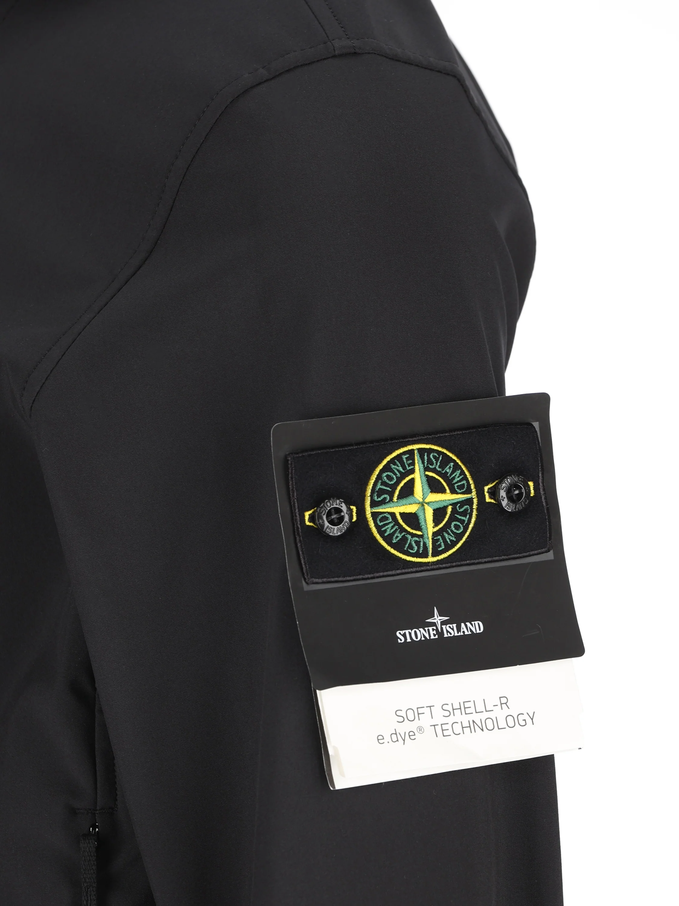 Giacca realizzata in materiale tecnico. Q100004 S0B22V0029 STONE ISLAND