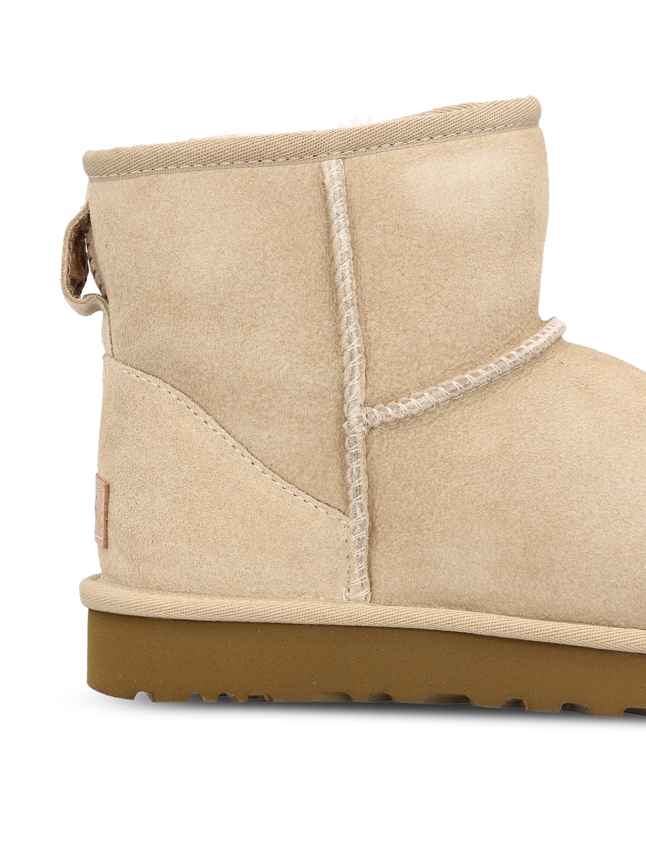 Stivali realizzati in montone. 1016222 SAN UGG 