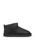 Stivali realizzati in montone. 1137391 BLK UGG 