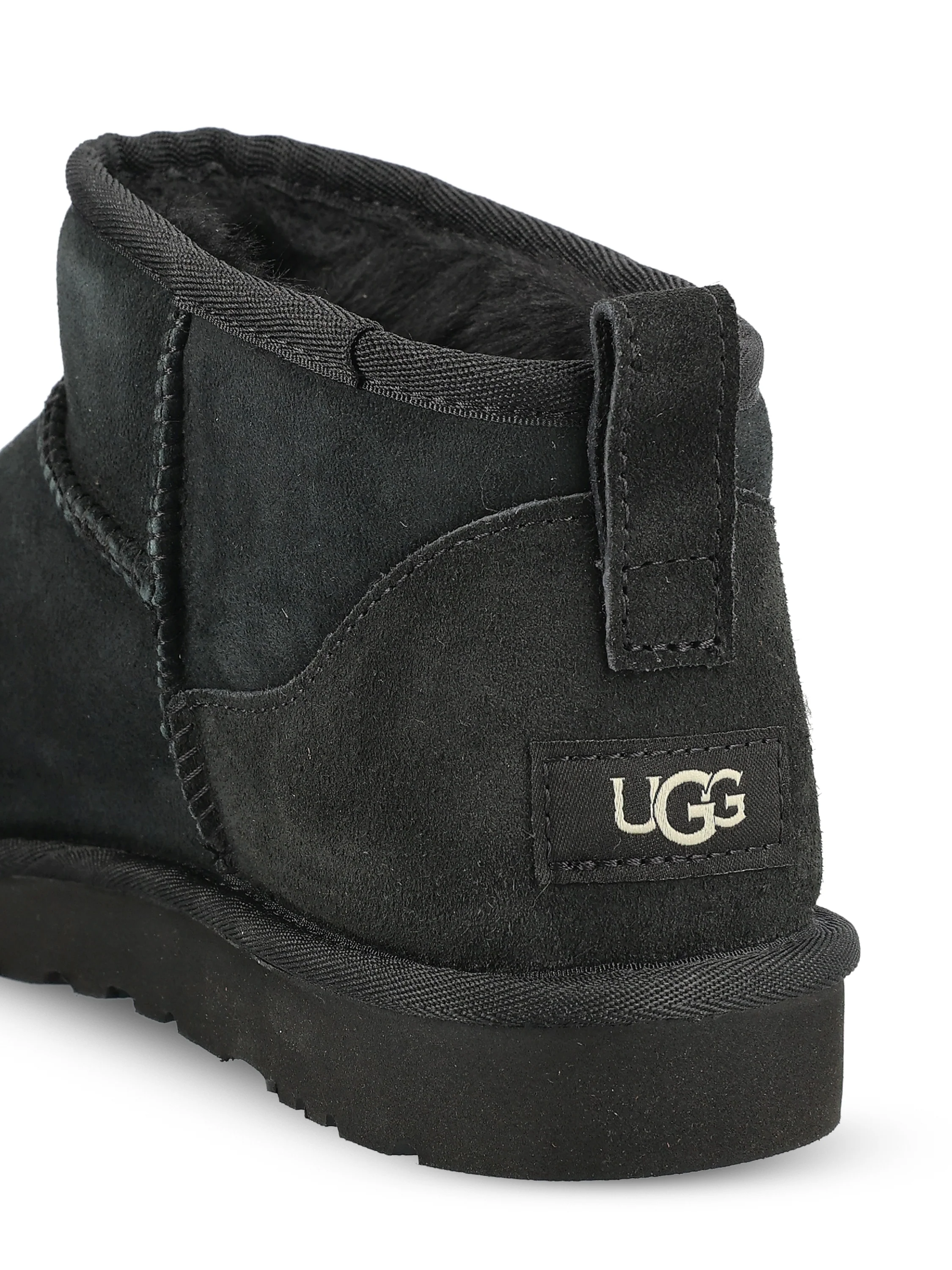 Stivali realizzati in montone. 1137391 BLK UGG 