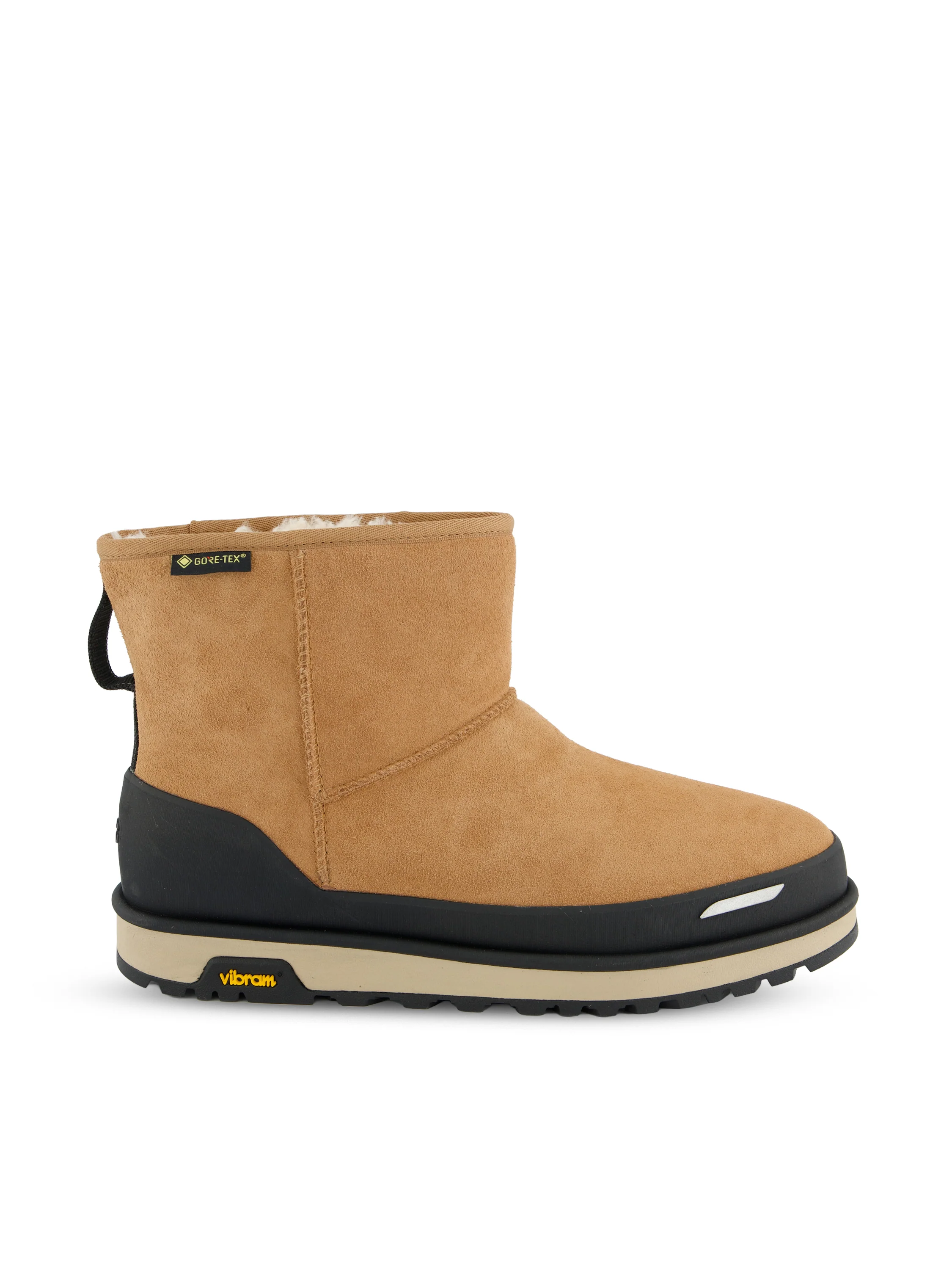 Stivali realizzati in camoscio. 1180196 CHE UGG