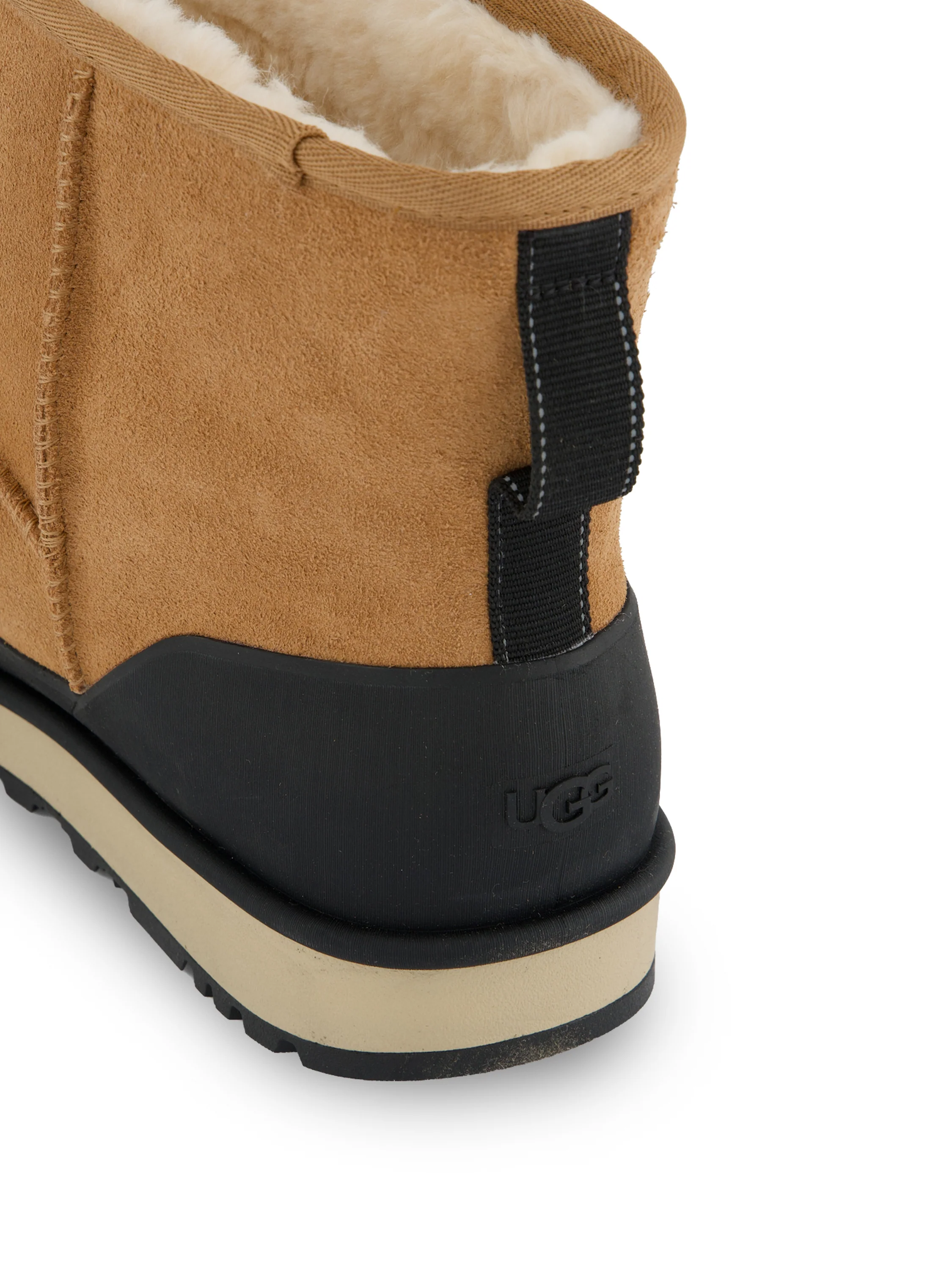 Stivali realizzati in camoscio. 1180196 CHE UGG 